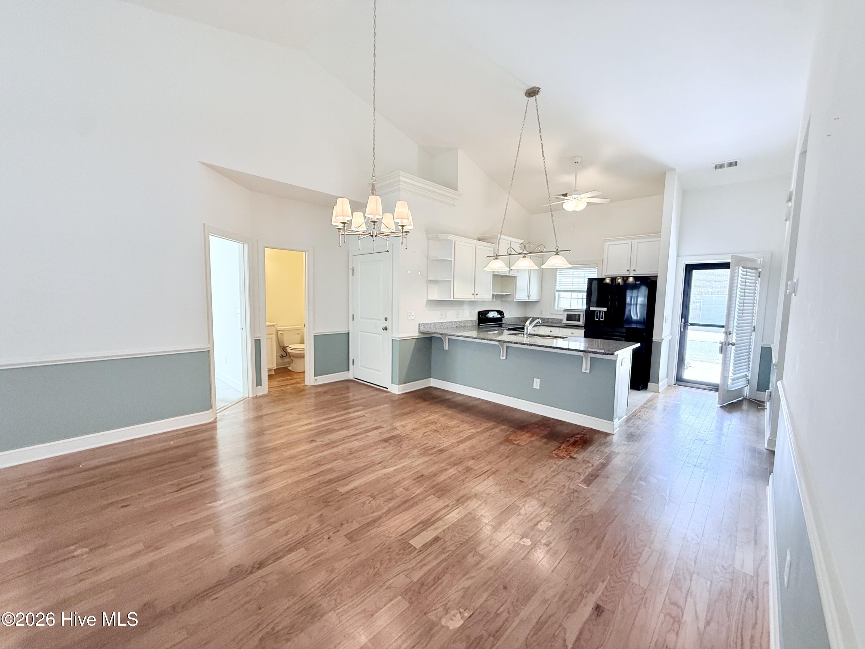 100564897 | Photo 38