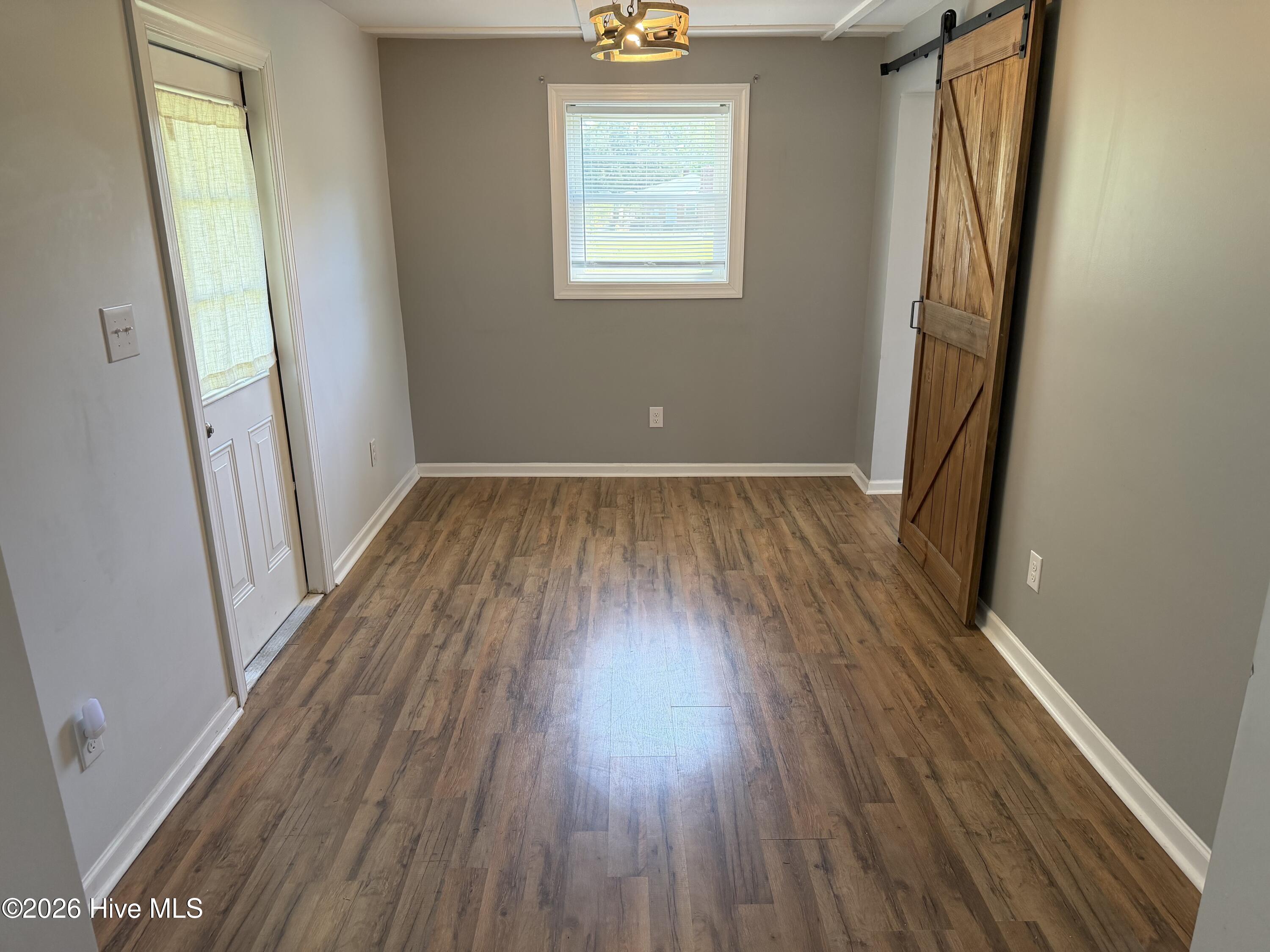 100568098 | Photo 20