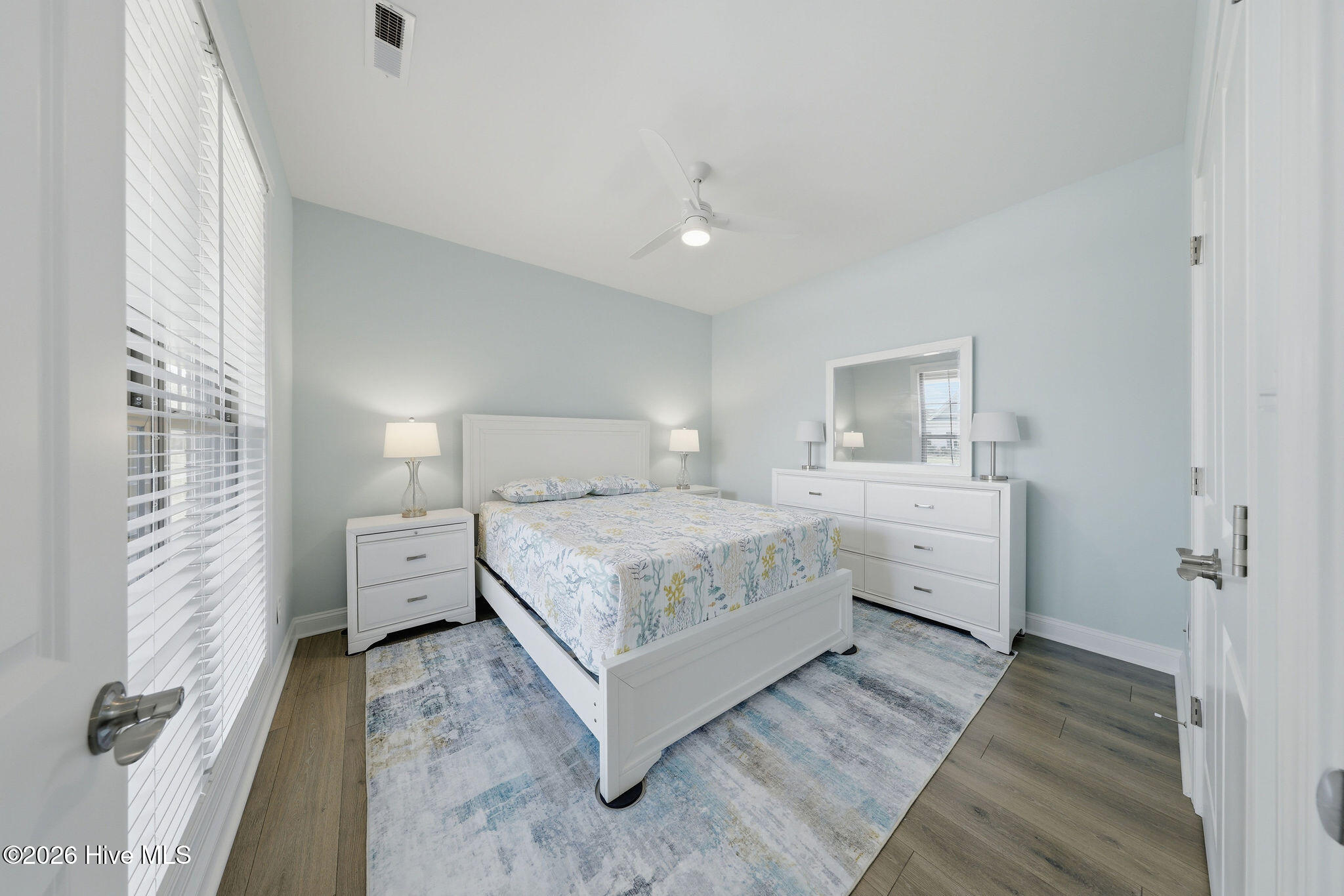 100564849 | Photo 38