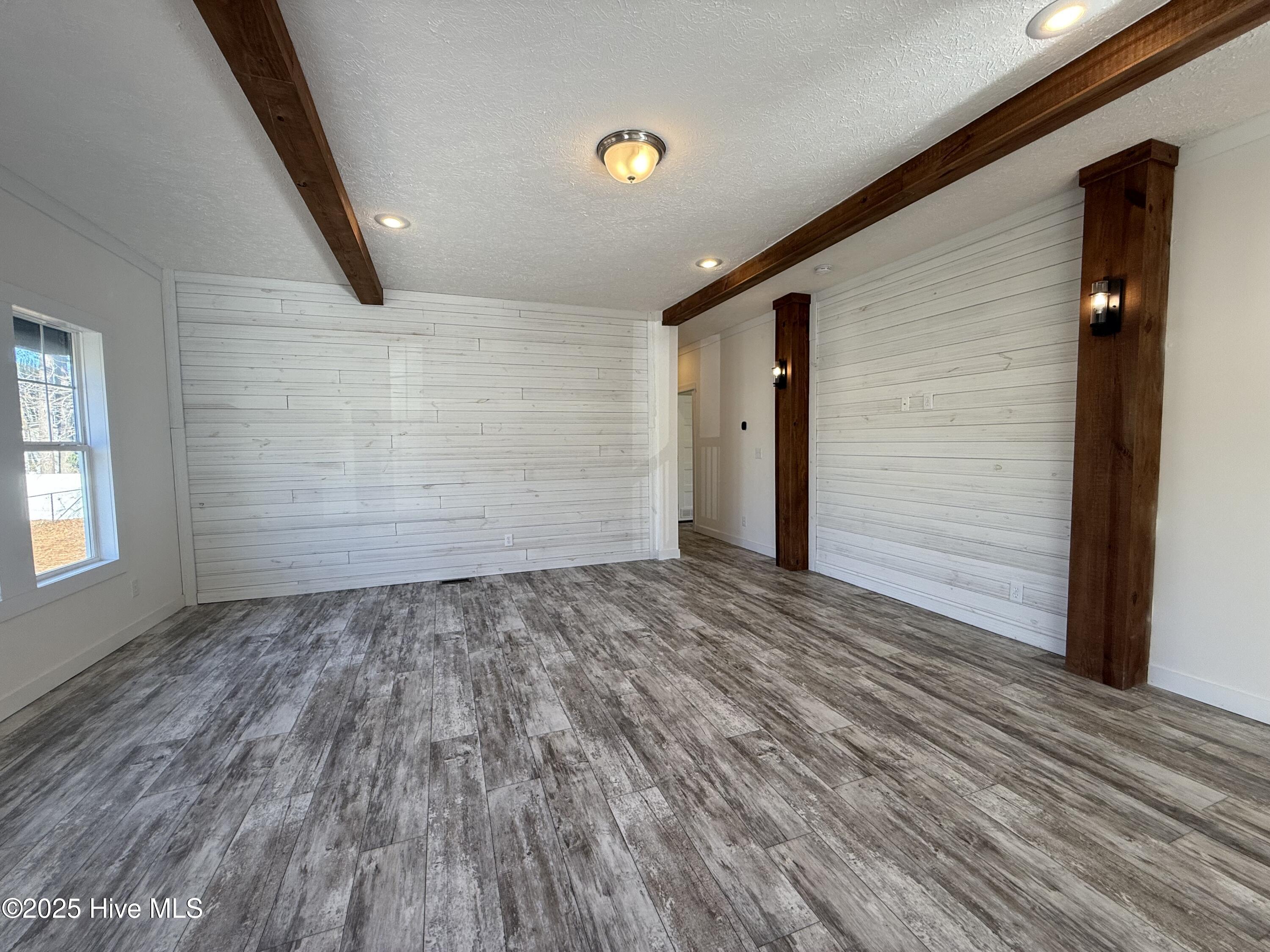 100558282 | Photo 16