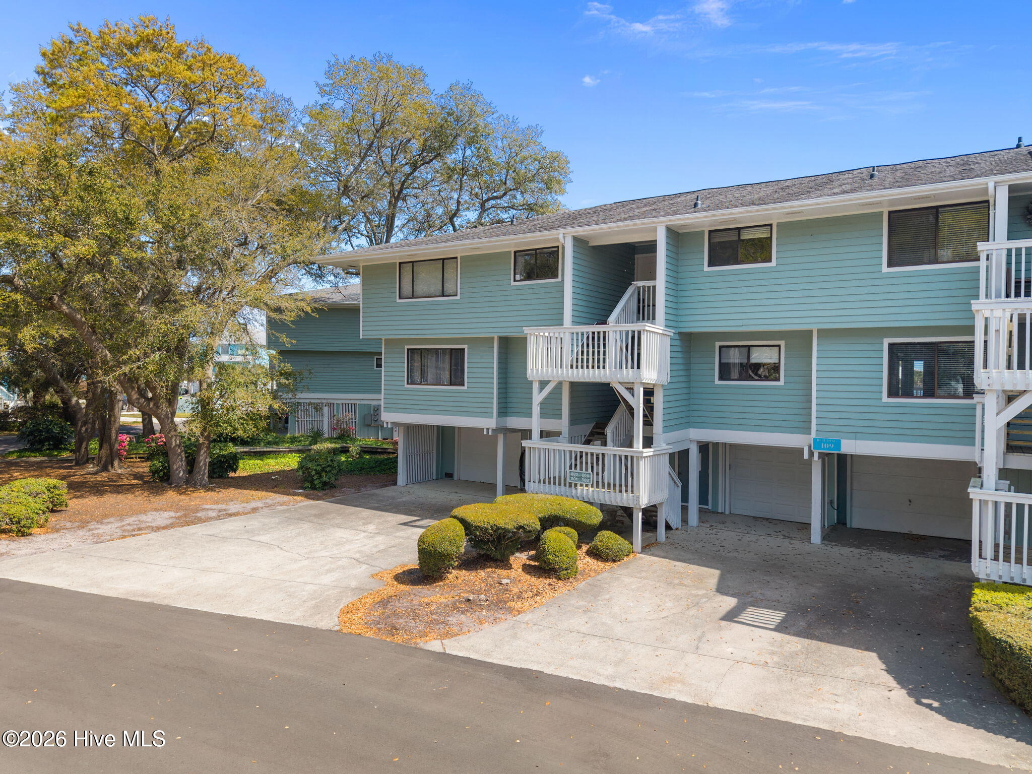 100563090 | Photo 45