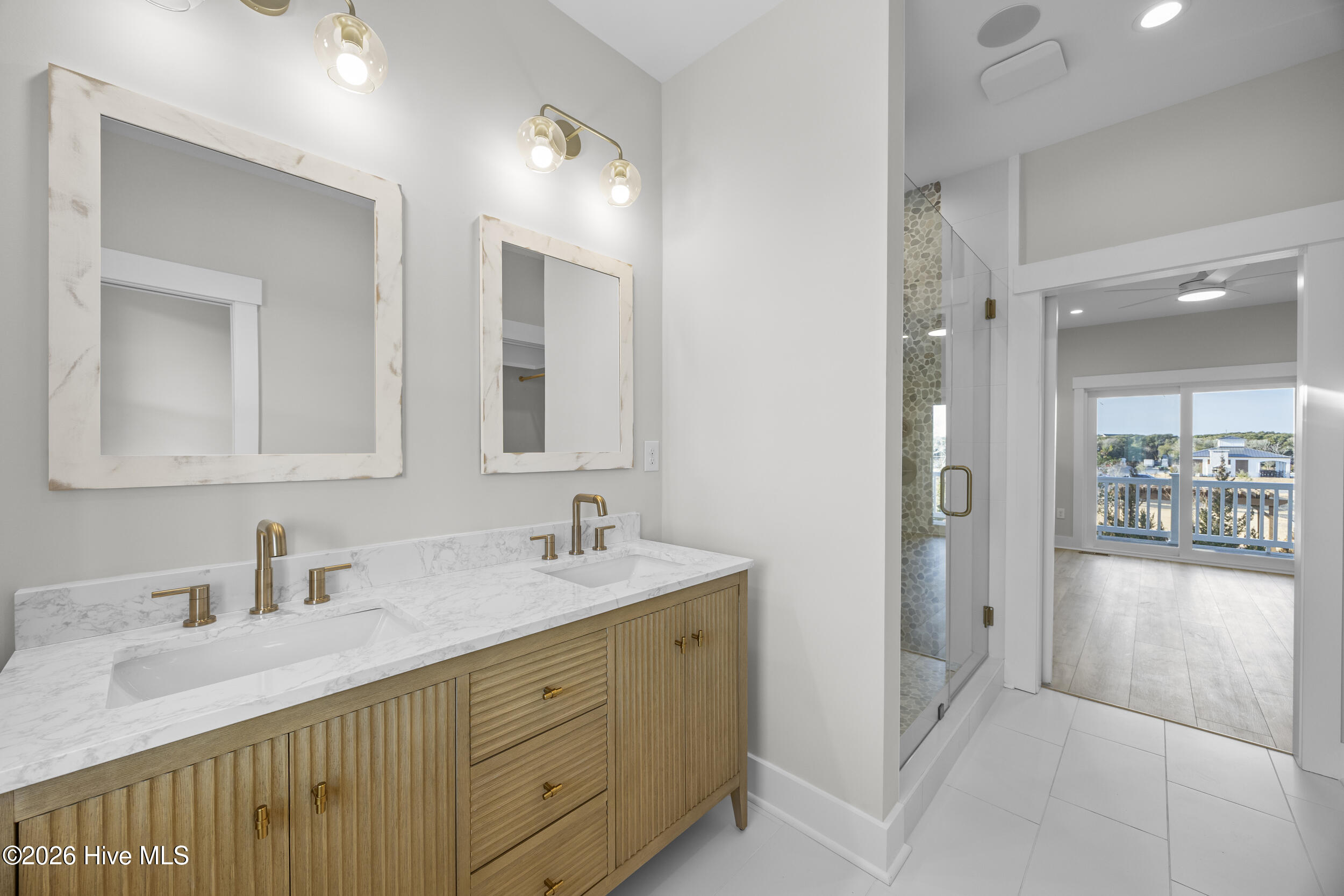 100543064 | Photo 18