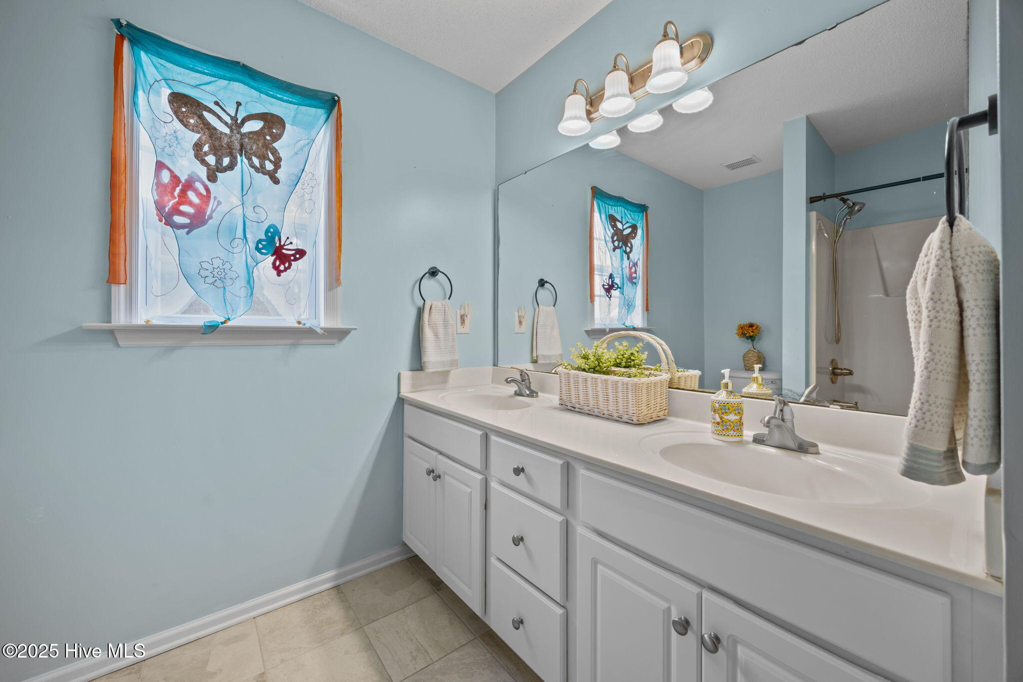 100544220 | Photo 19