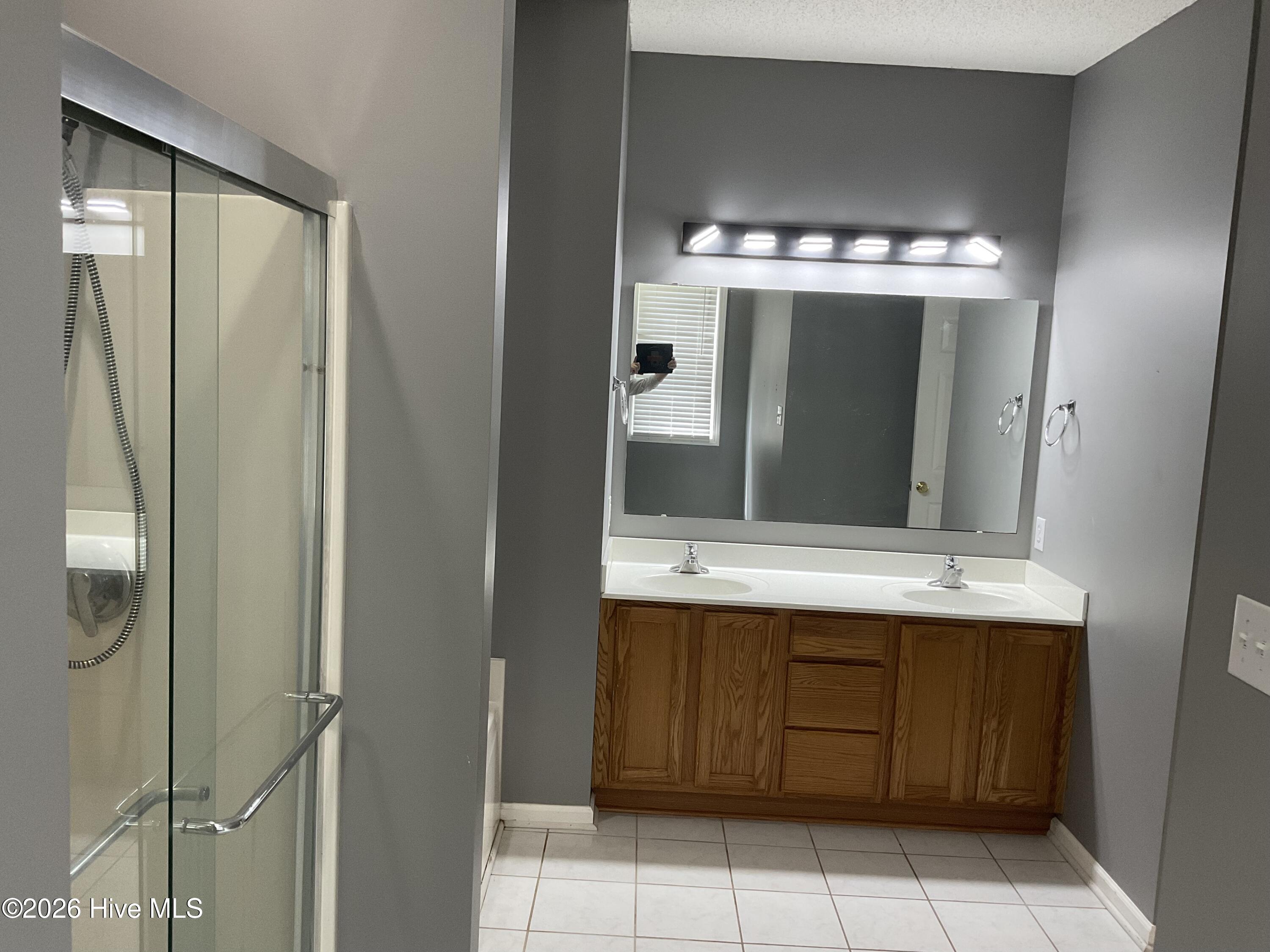 100563280 | Photo 10