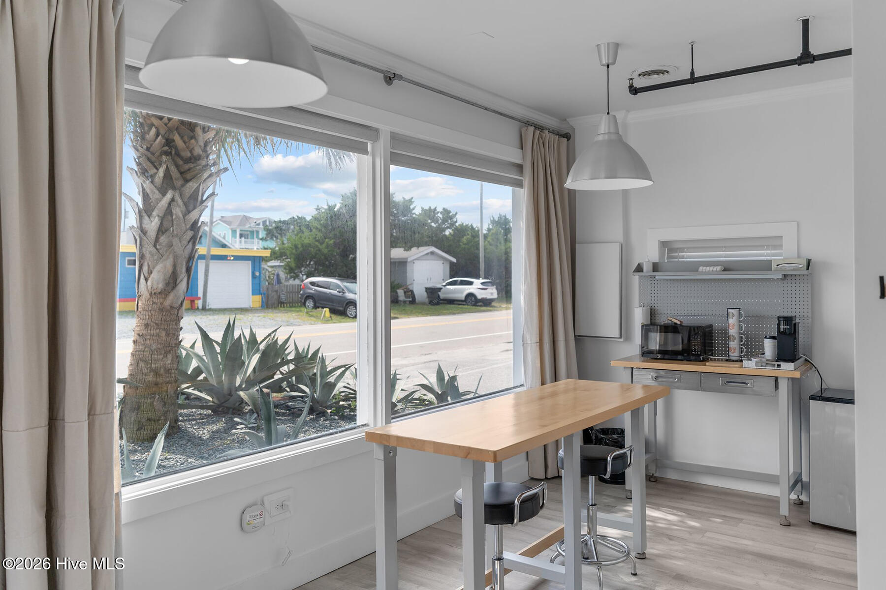 100589011 | Photo 65