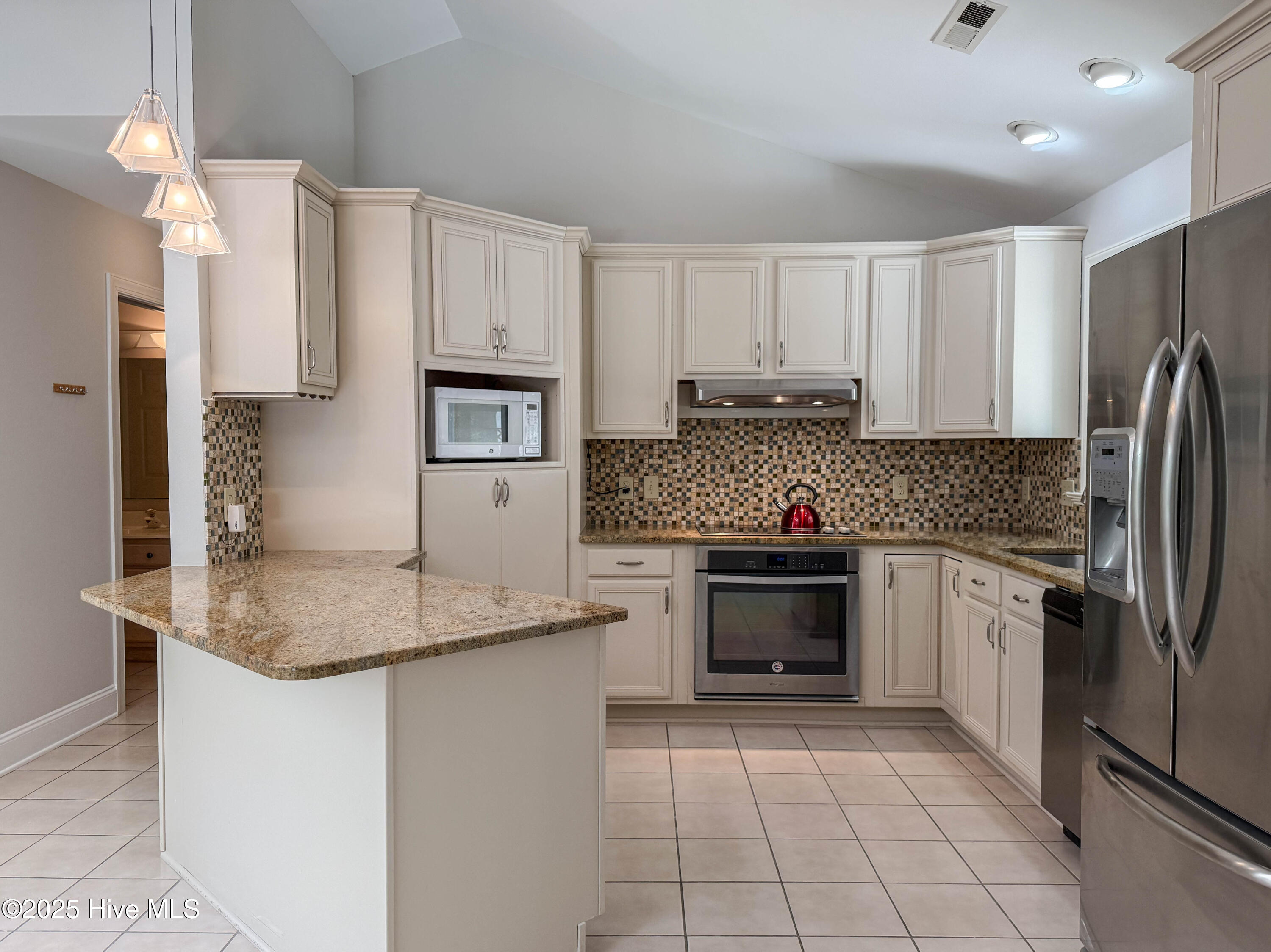 100535071 | Photo 39