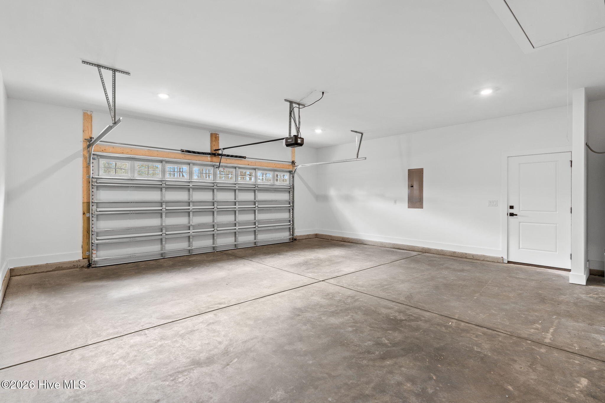 100557701 | Photo 53