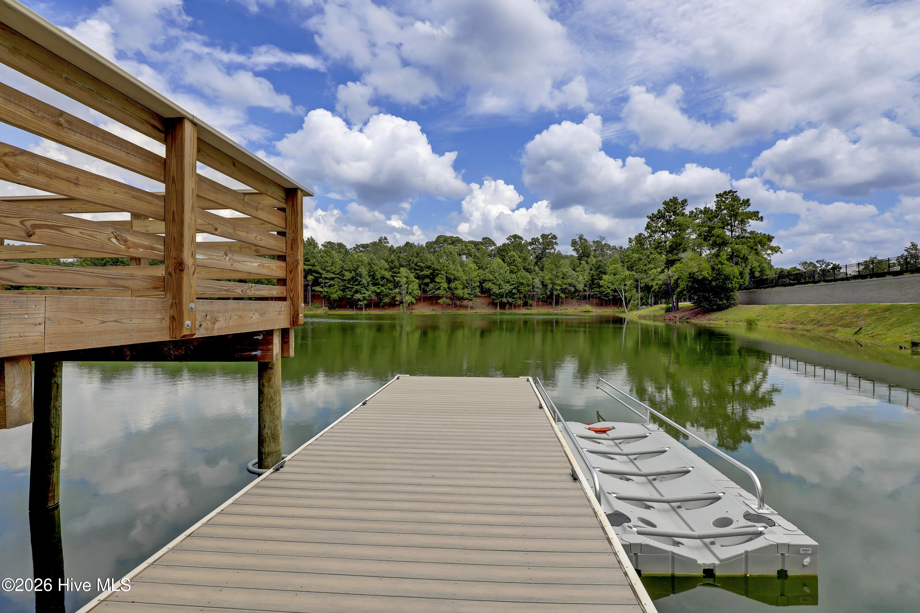 100548611 | Photo 42