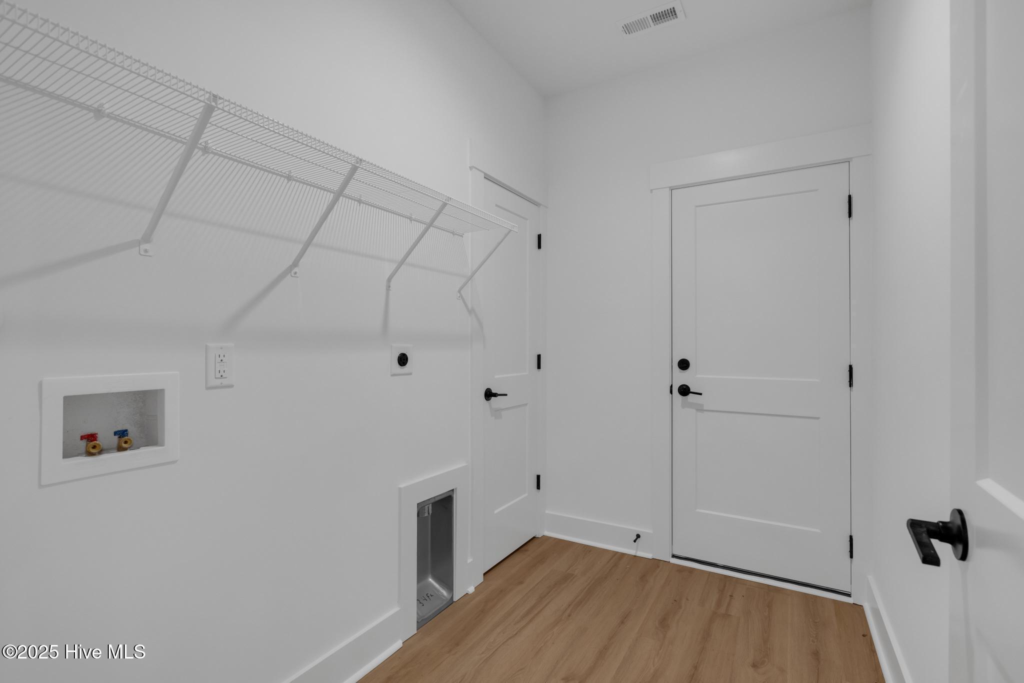 100537116 | Photo 25