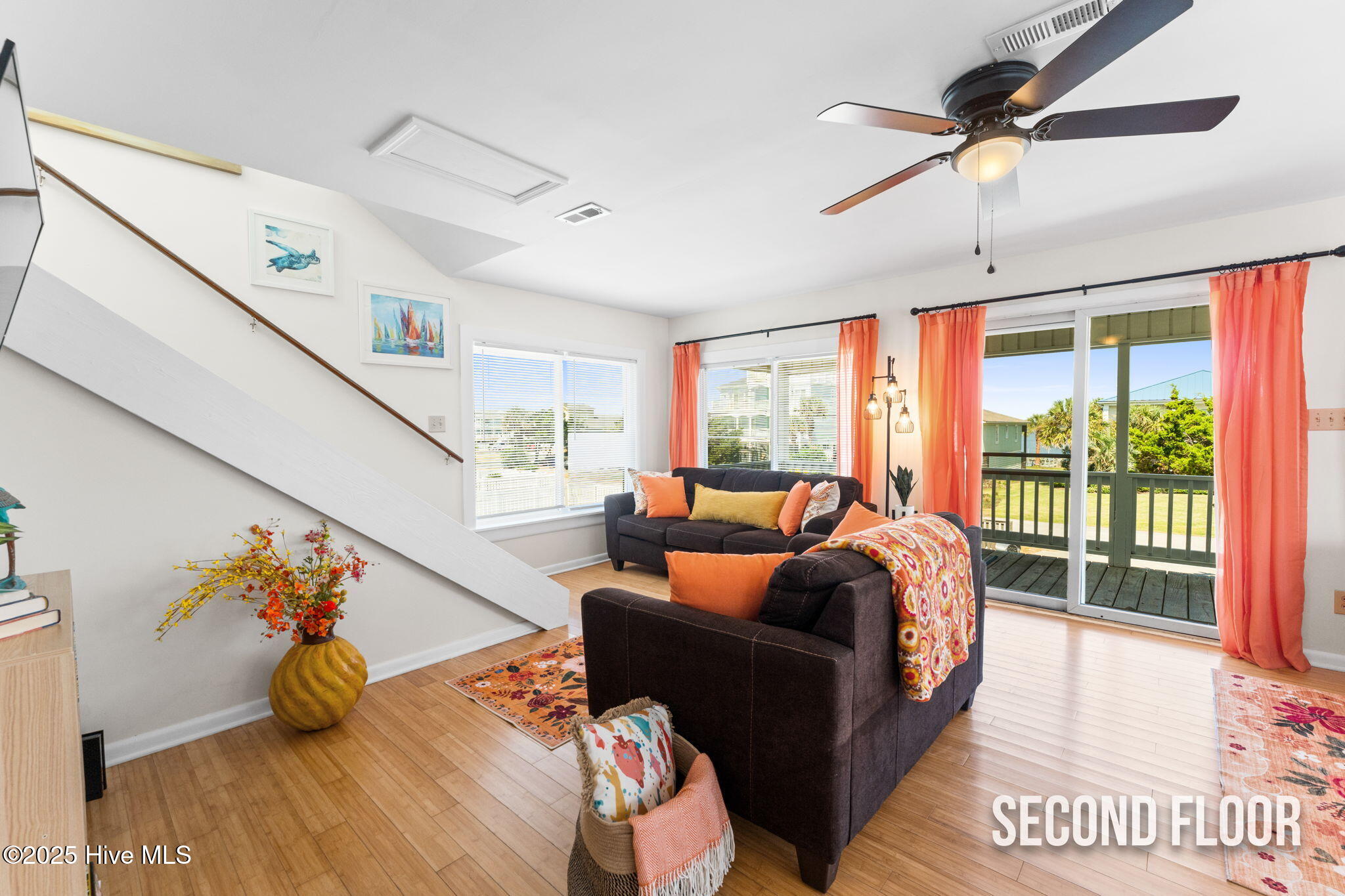 100532124 | Photo 46