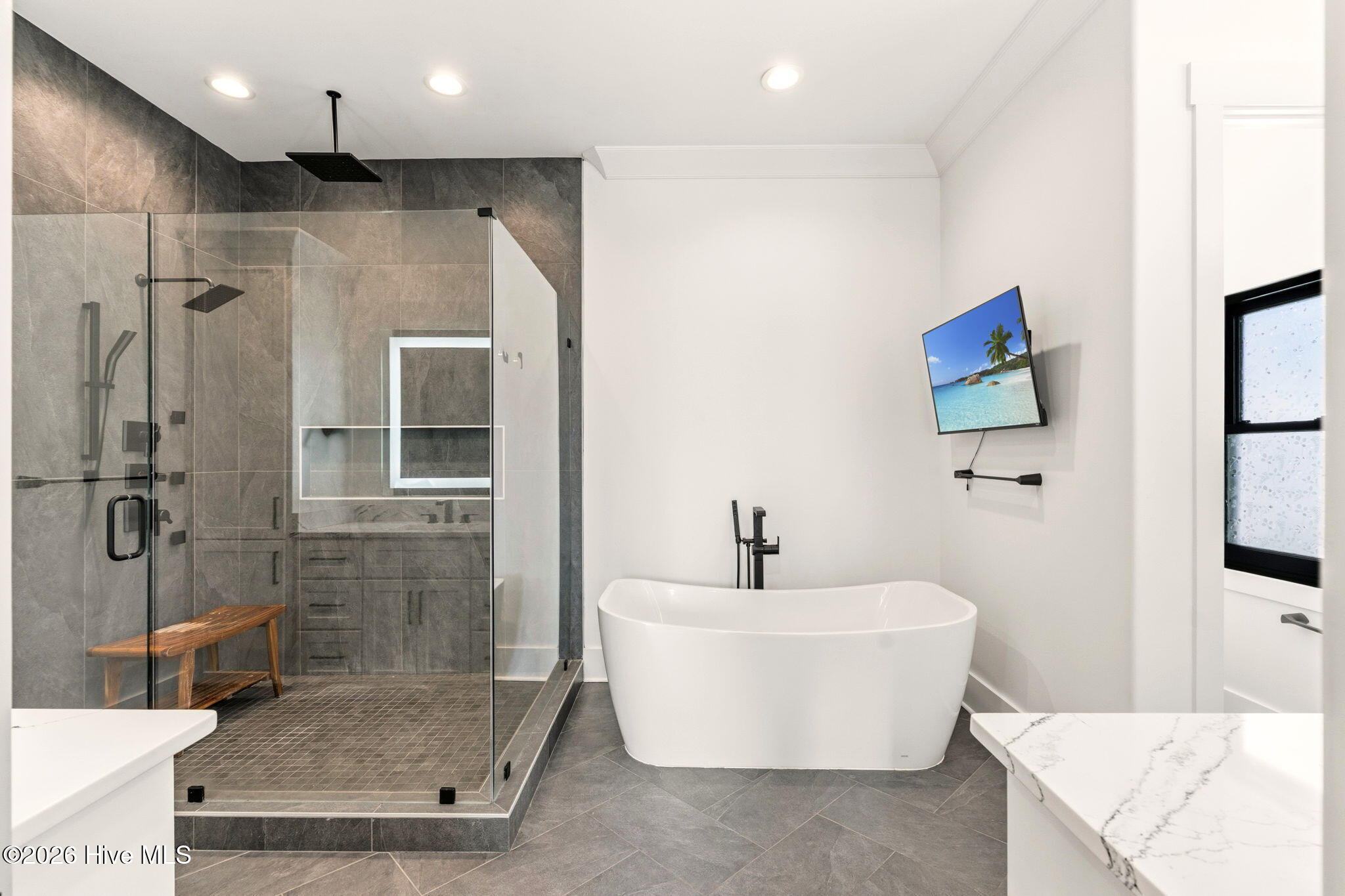 100557252 | Photo 49