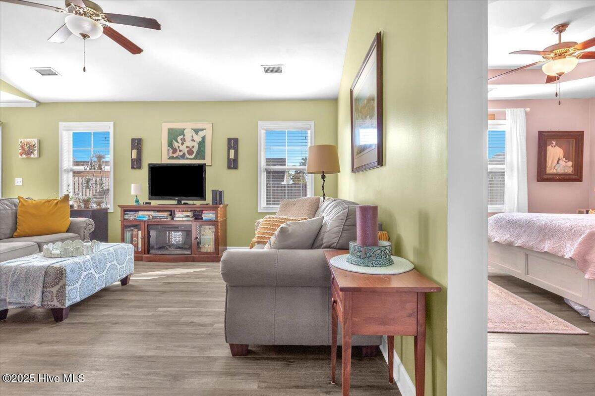 100527924 | Photo 14