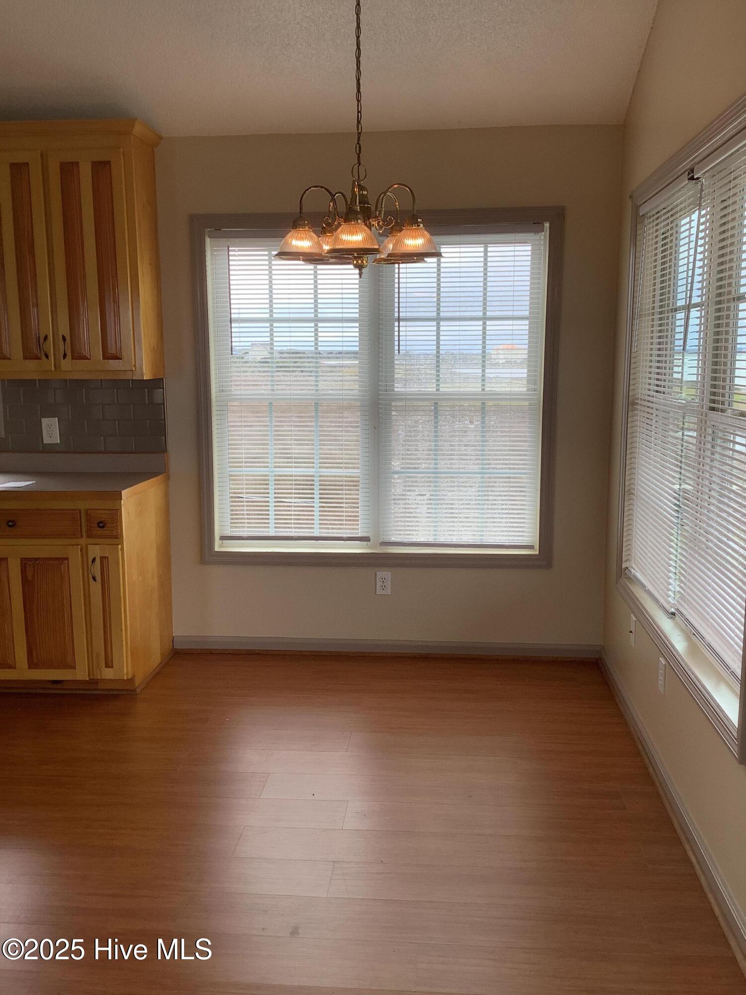 100530094 | Photo 33