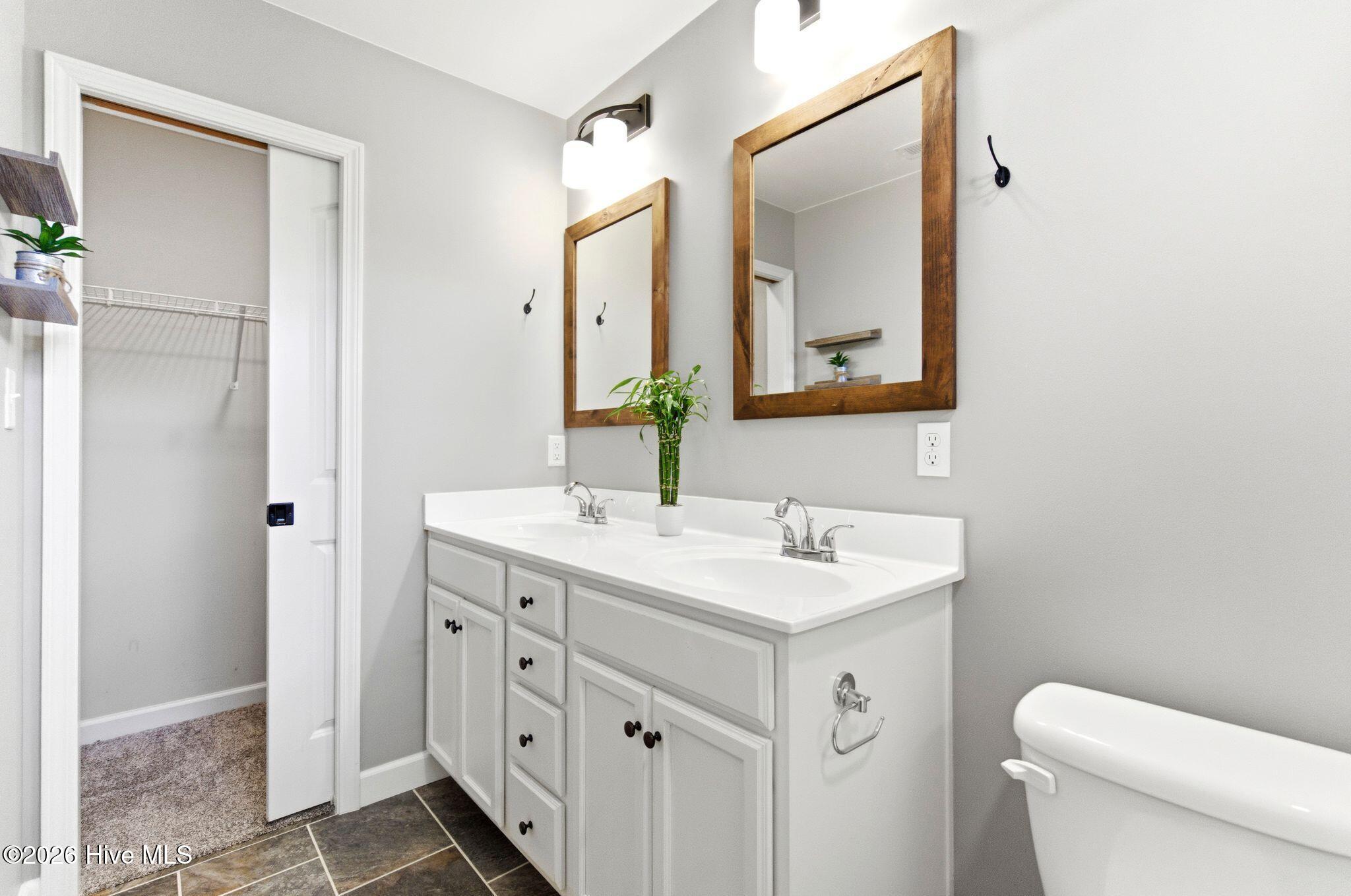 100568951 | Photo 28