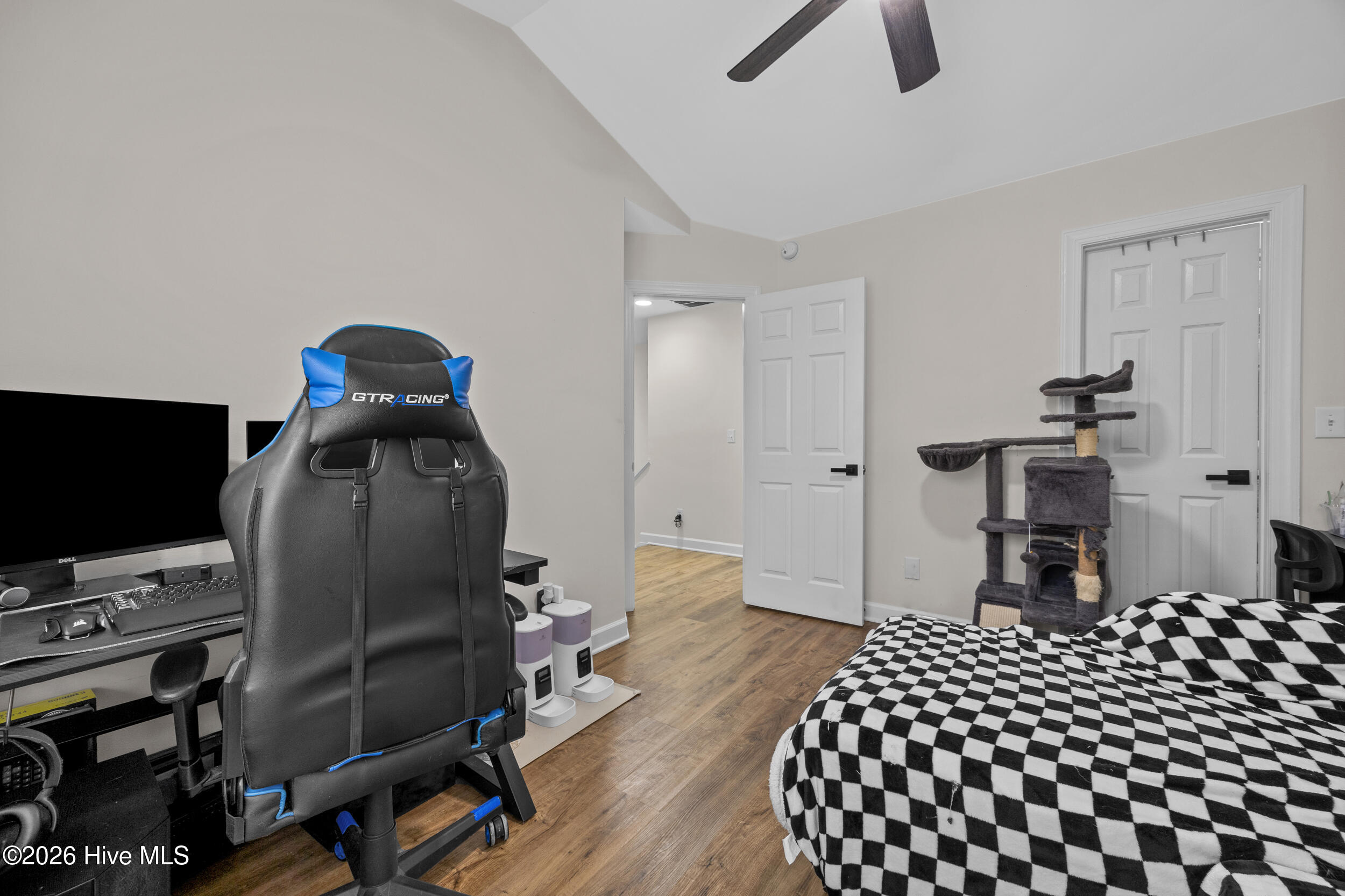 100567822 | Photo 41