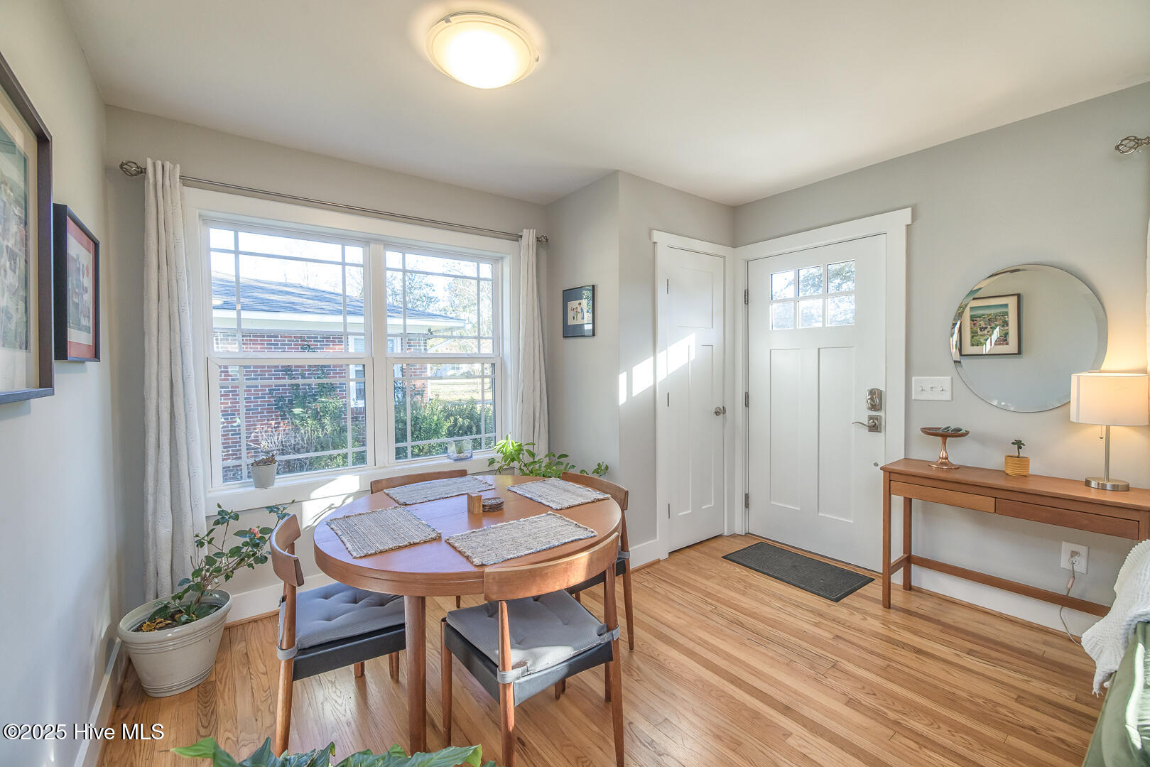 100545205 | Photo 11