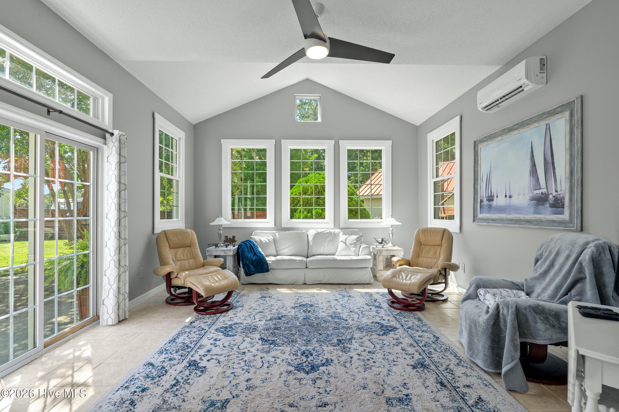 100548426 | Photo 21