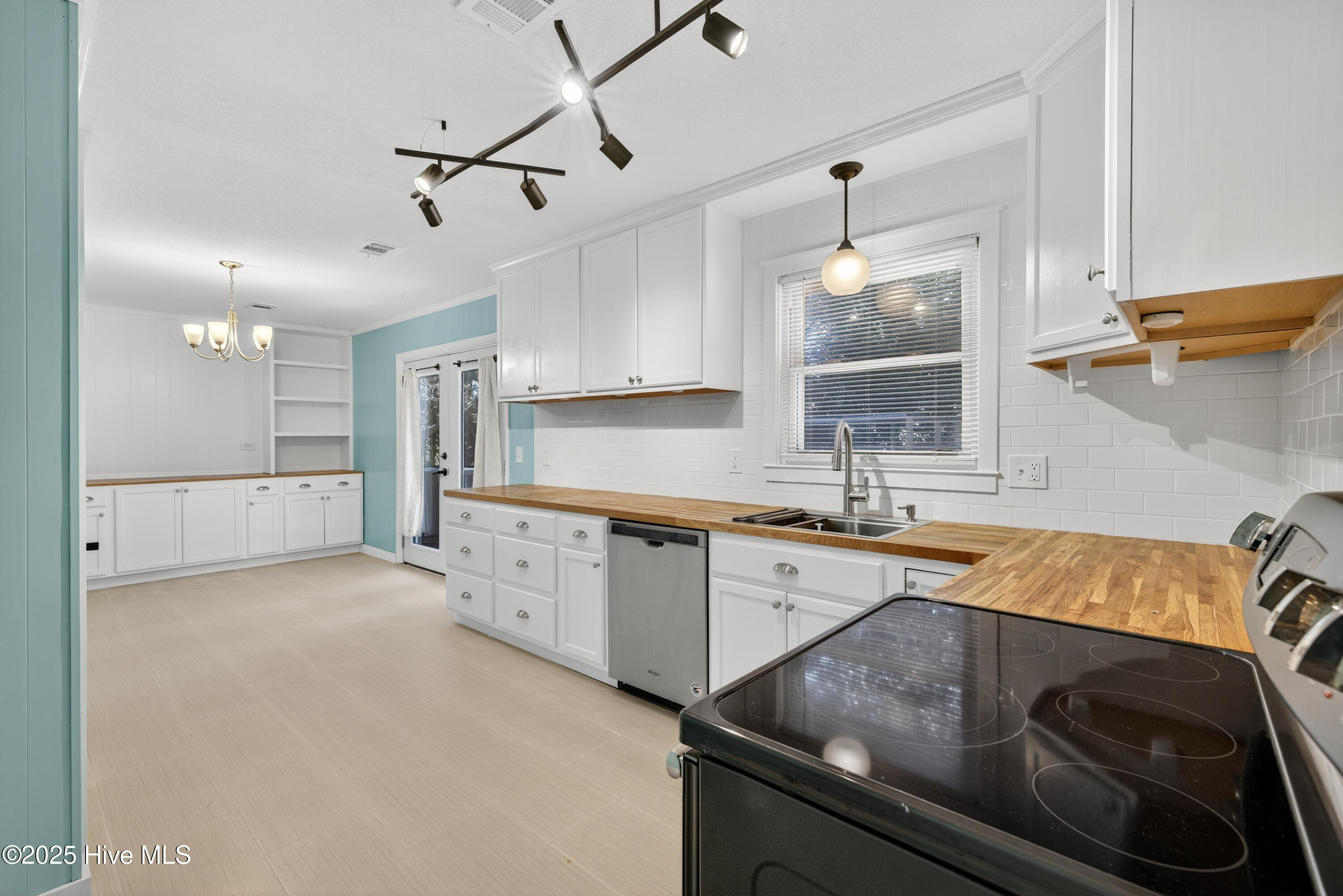 100541302 | Photo 17