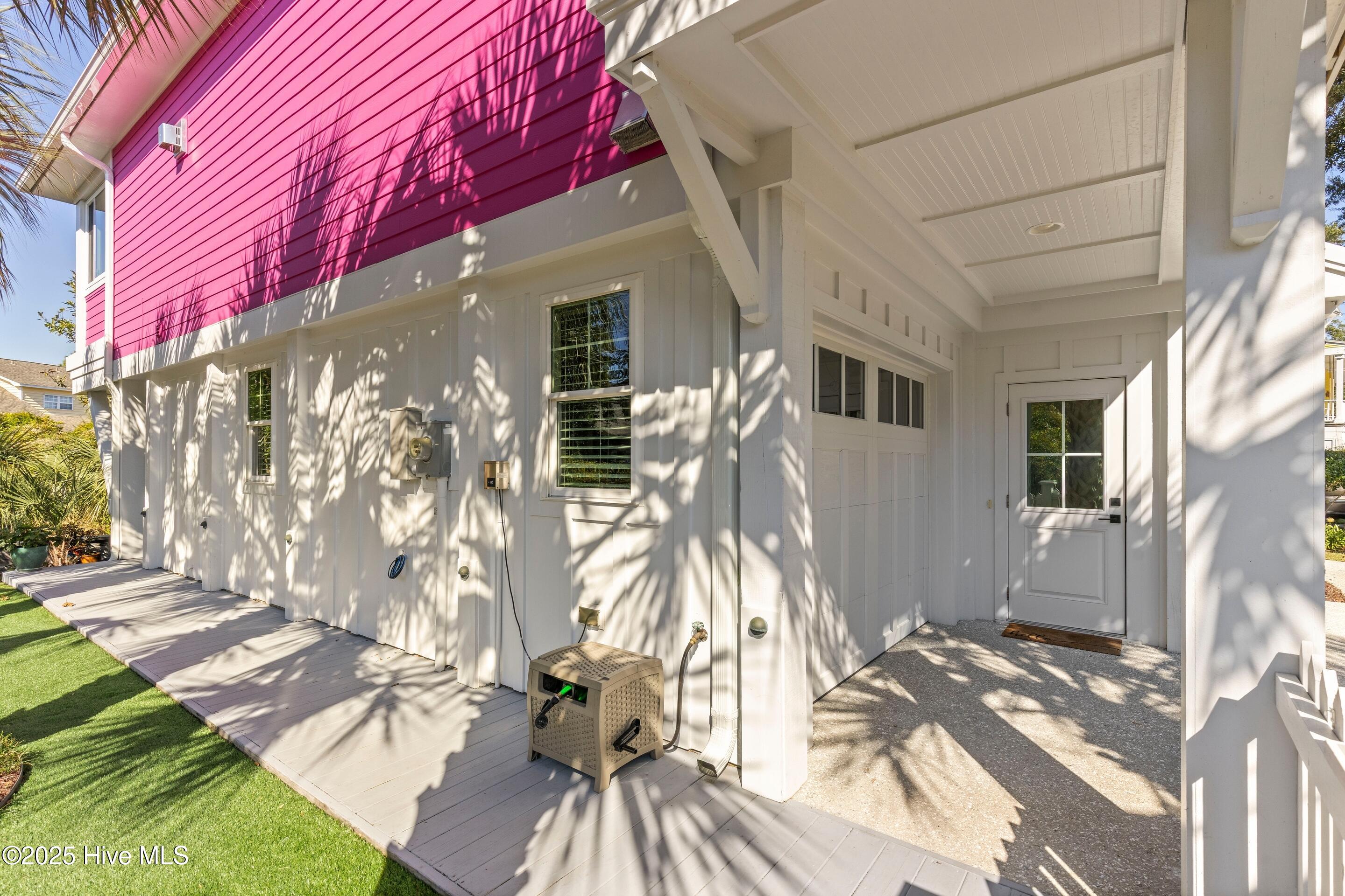 100540413 | Photo 50