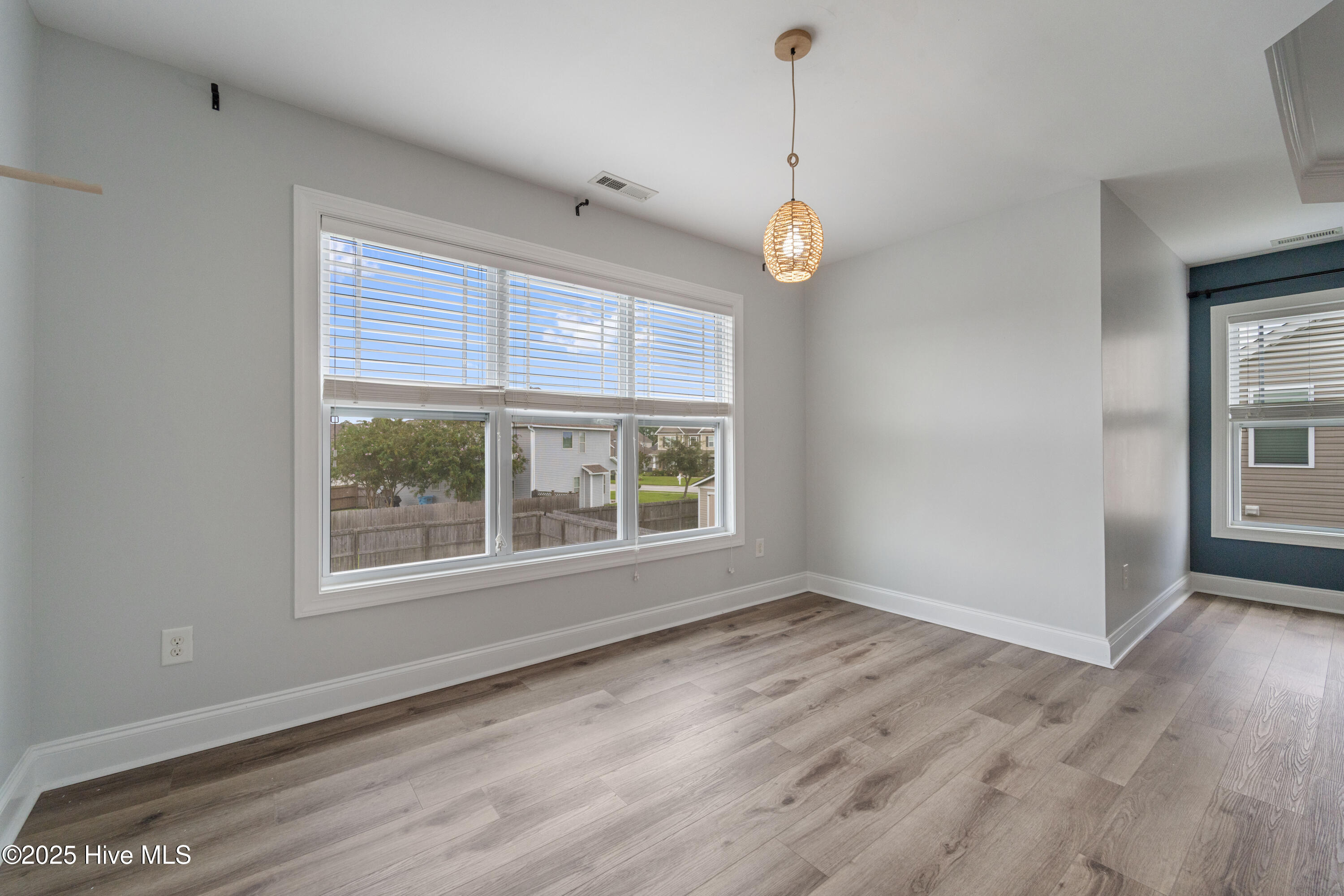 100525842 | Photo 52