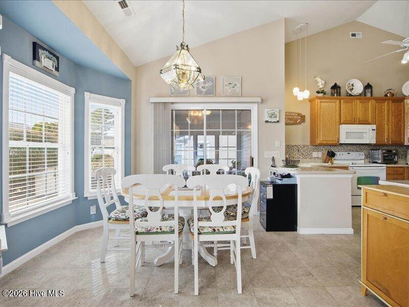 100548823 | Photo 22