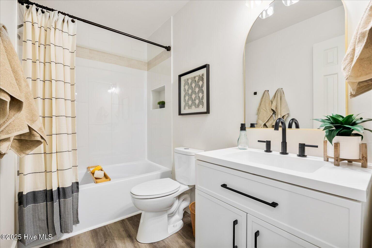 100541069 | Photo 28