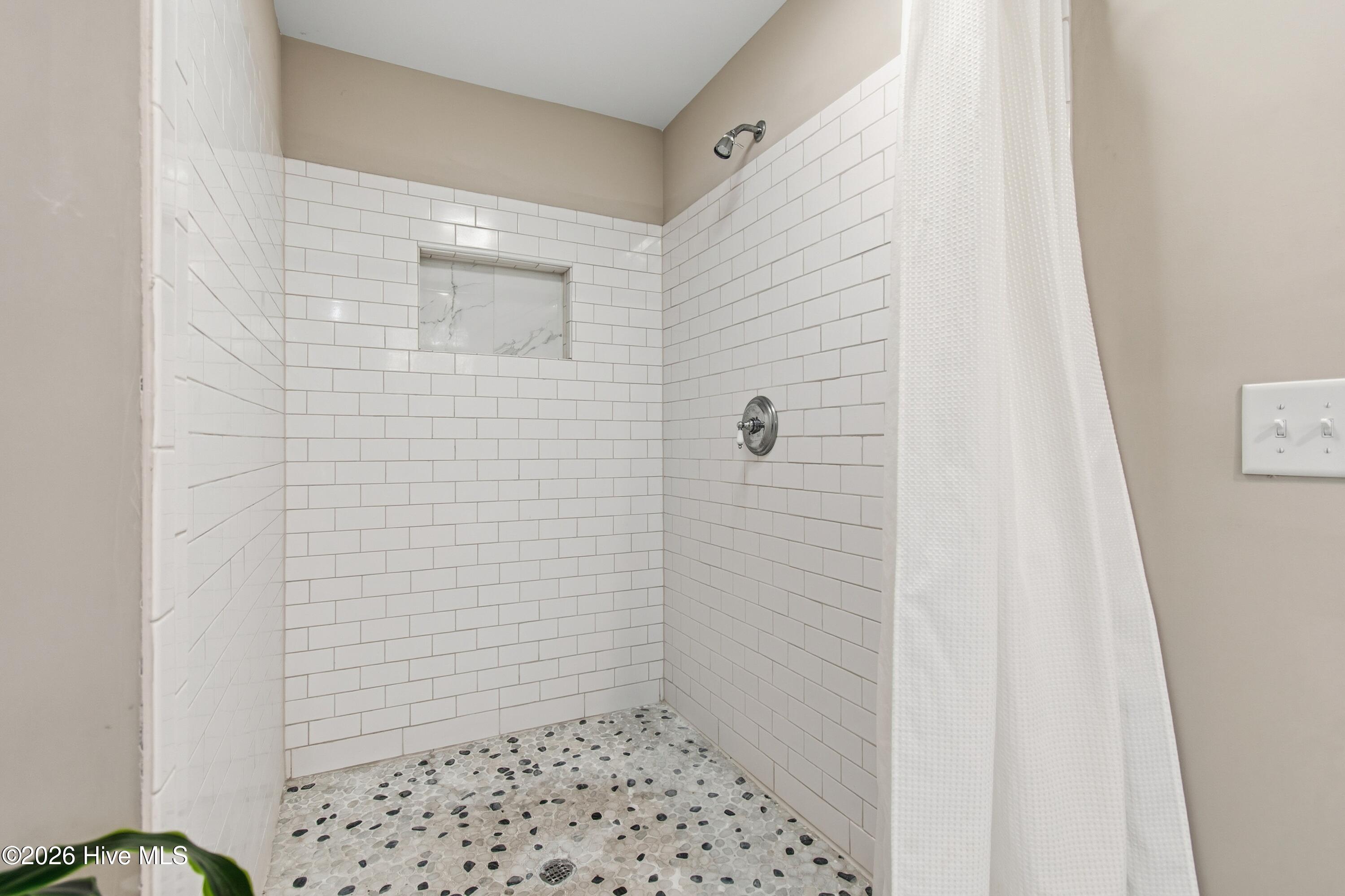 100550305 | Photo 34