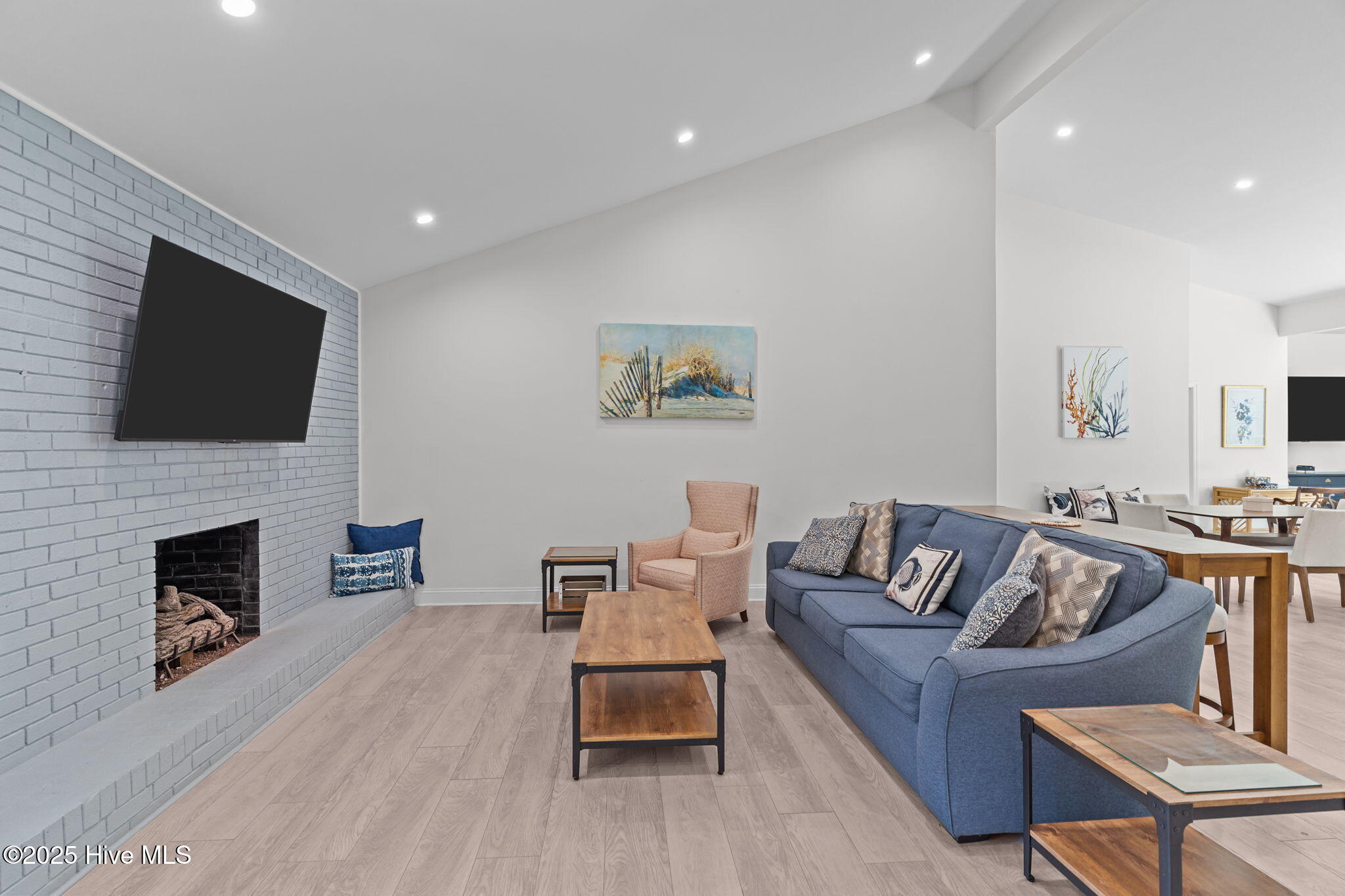 100564667 | Photo 21