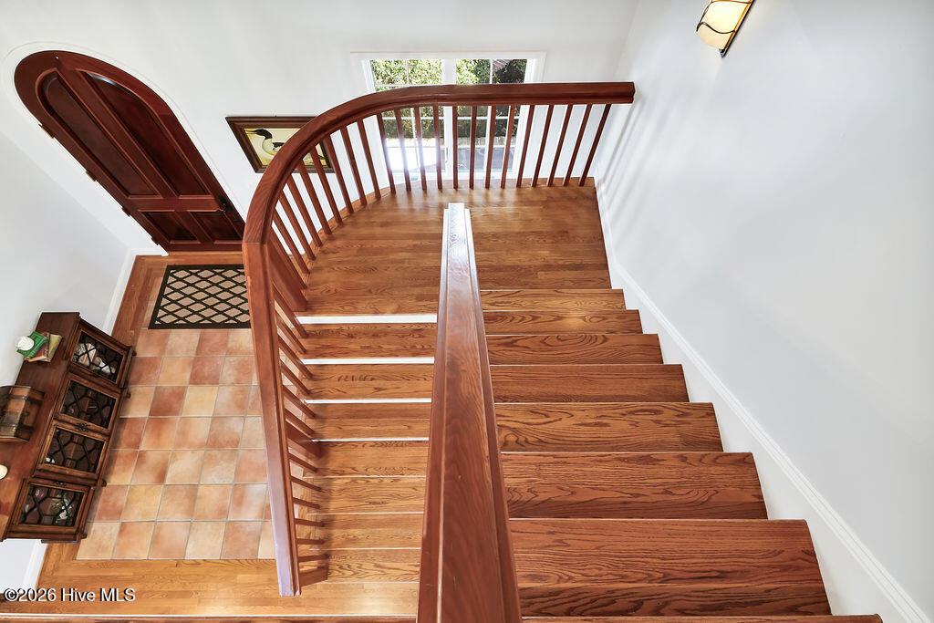 100564190 | Photo 42