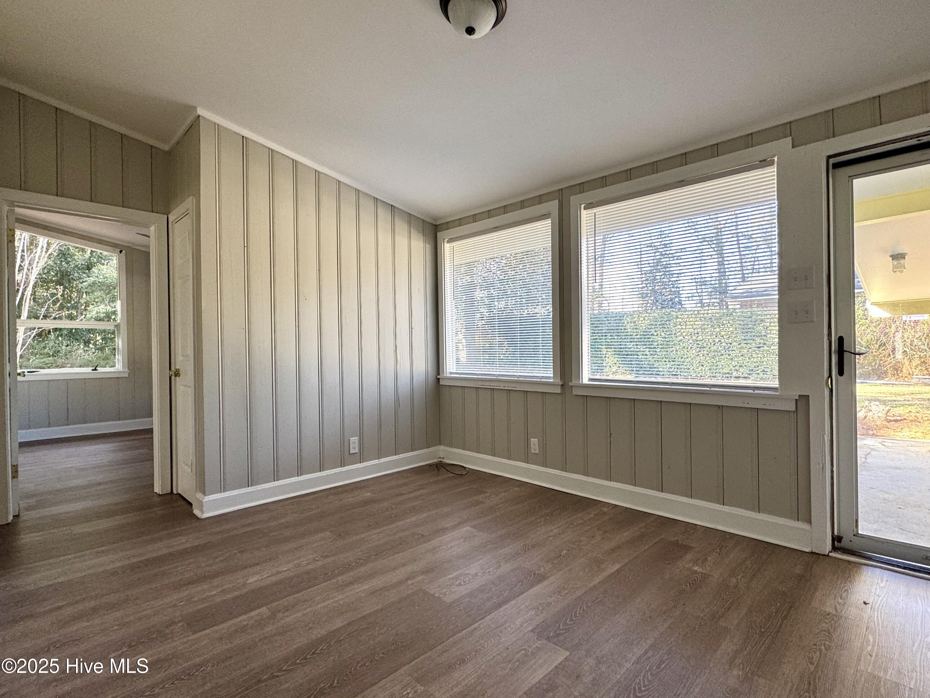 100544831 | Photo 23