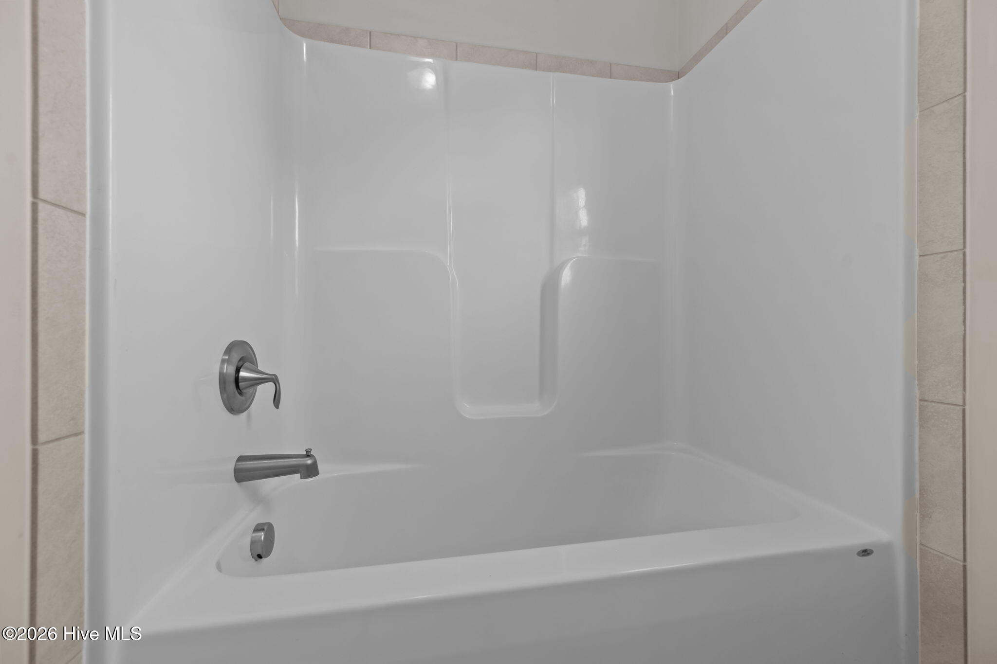 100561720 | Photo 37