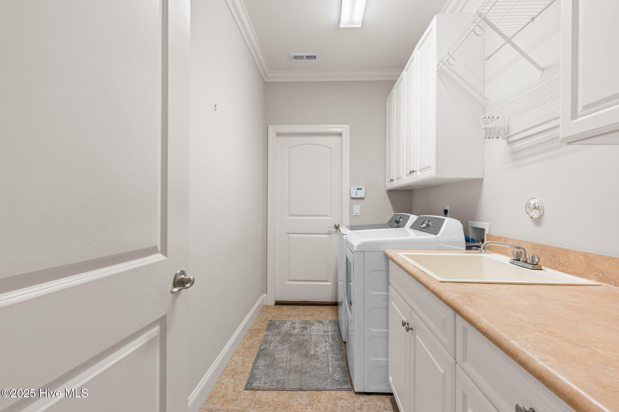 100538069 | Photo 24