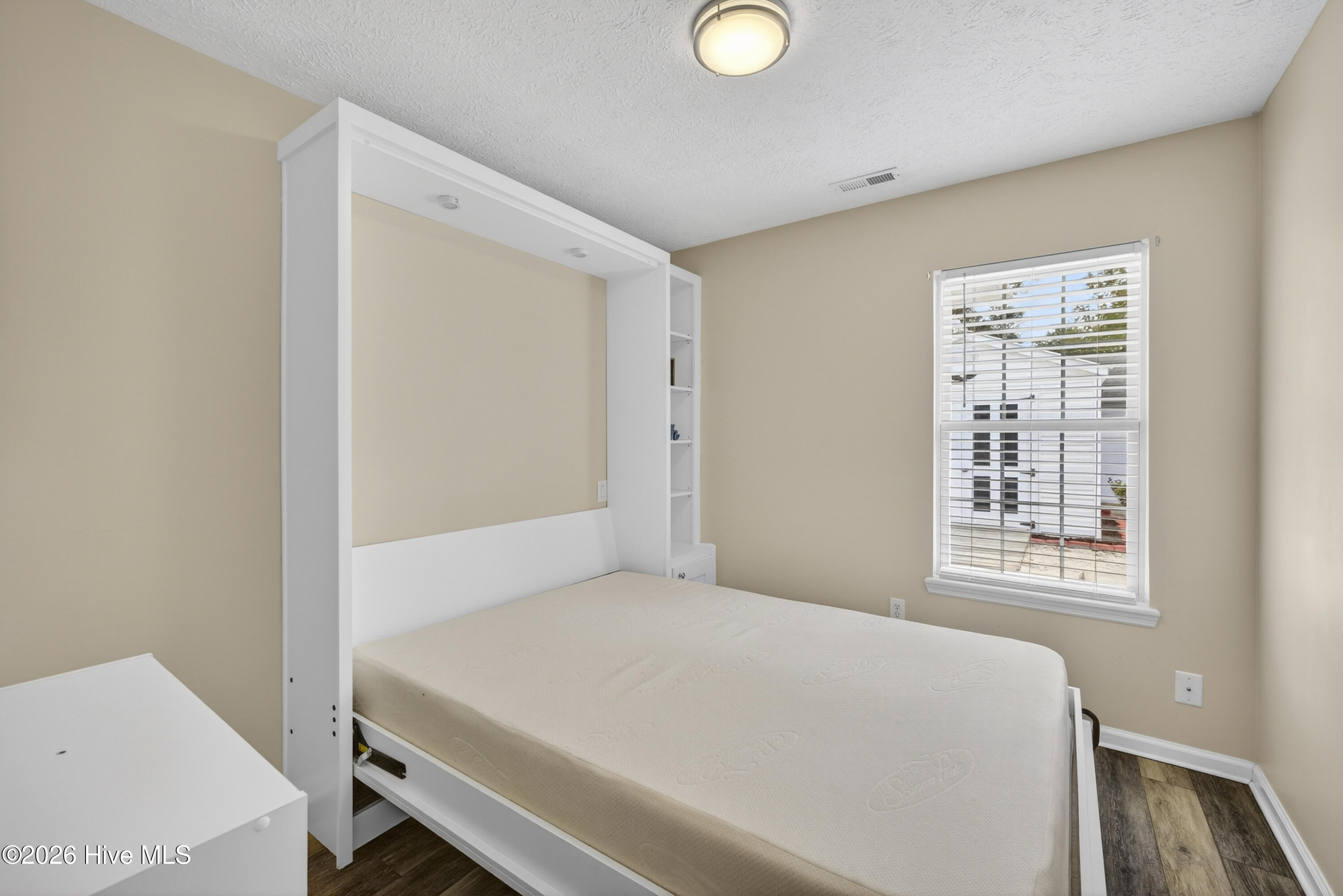 100557821 | Photo 26