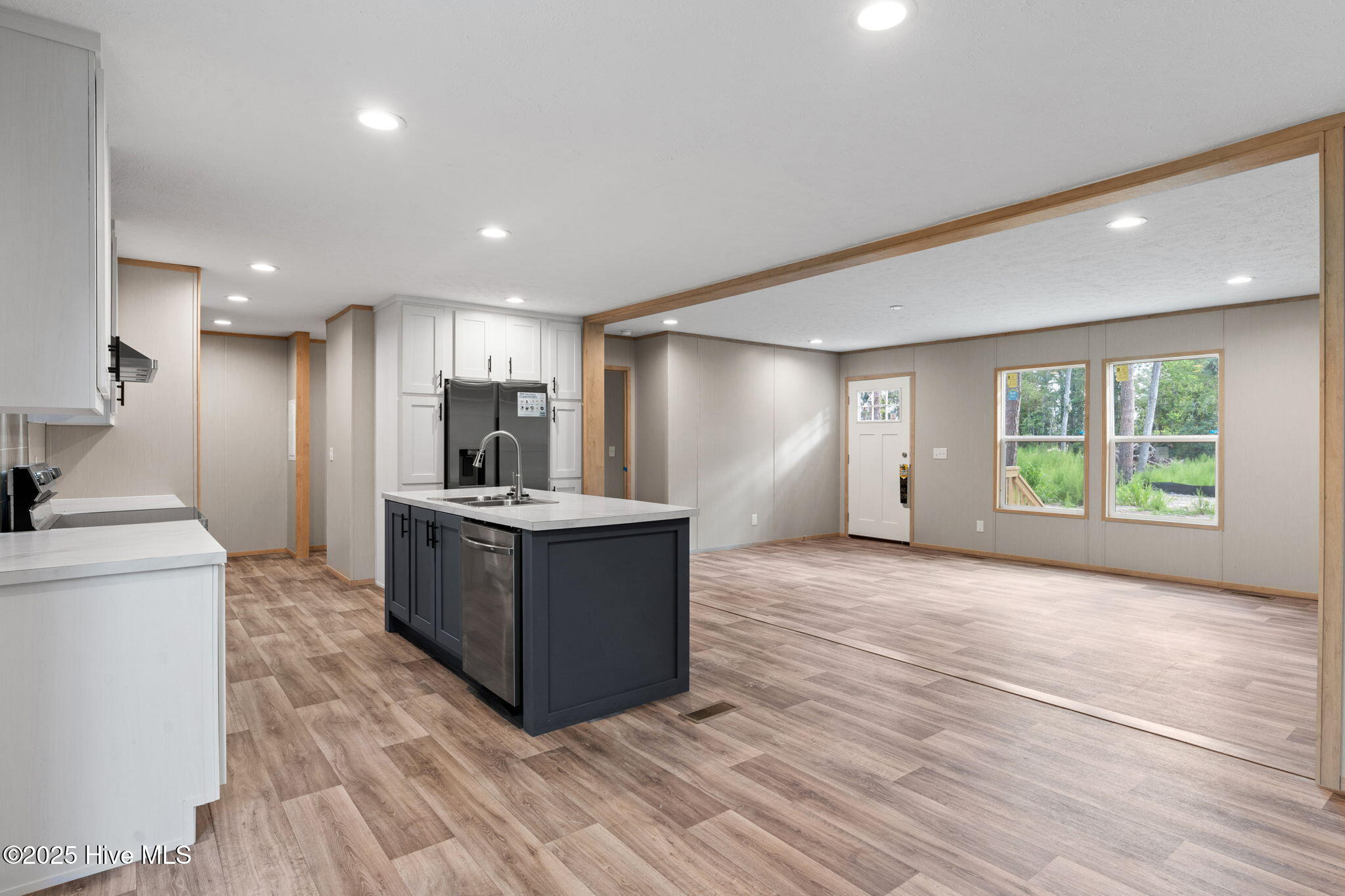 100547608 | Photo 10