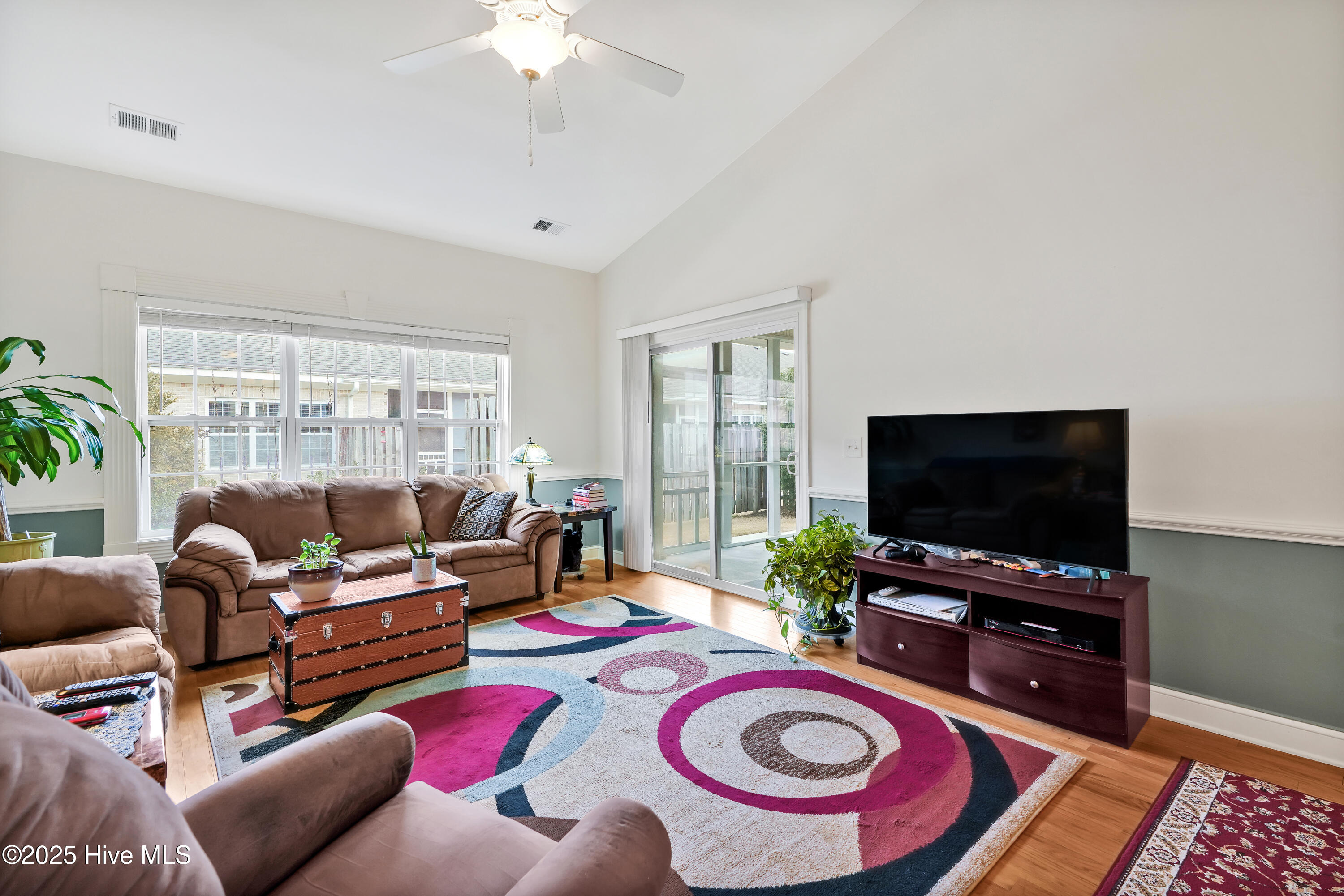 100564897 | Photo 14