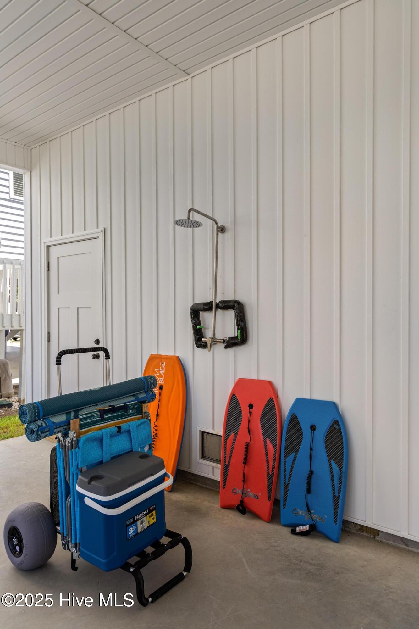 100498543 | Photo 114