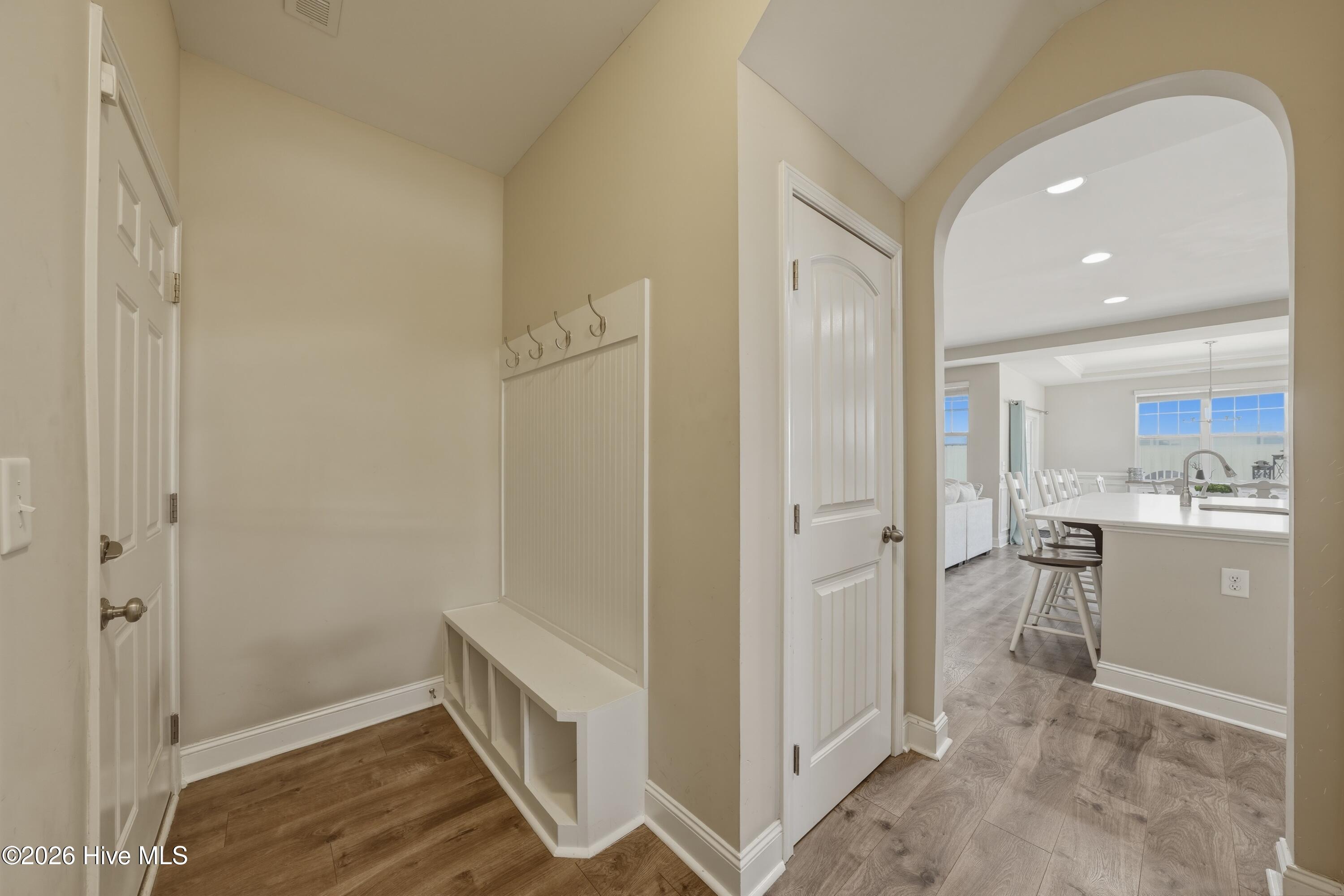 100557354 | Photo 48