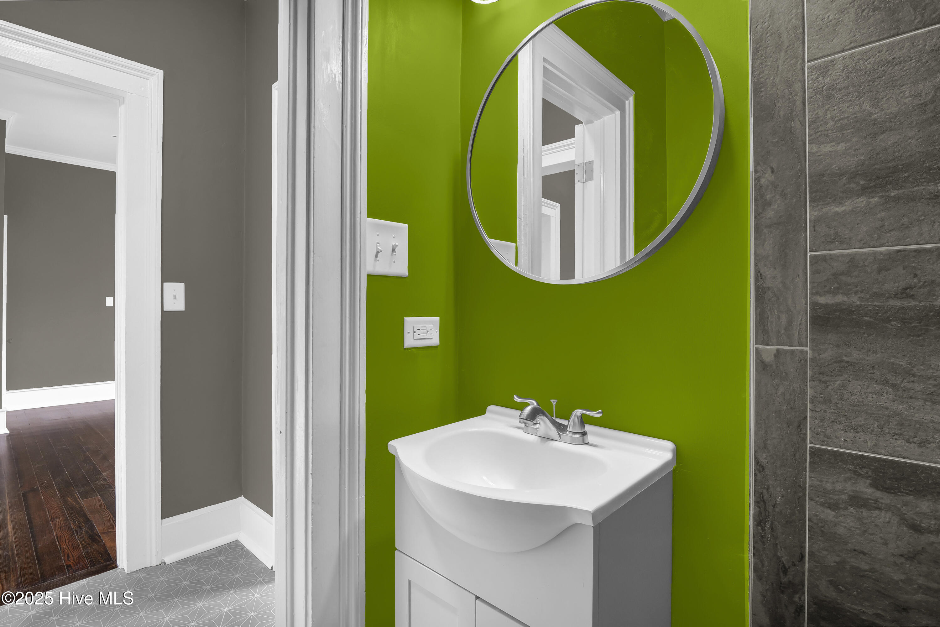 100529897 | Photo 26