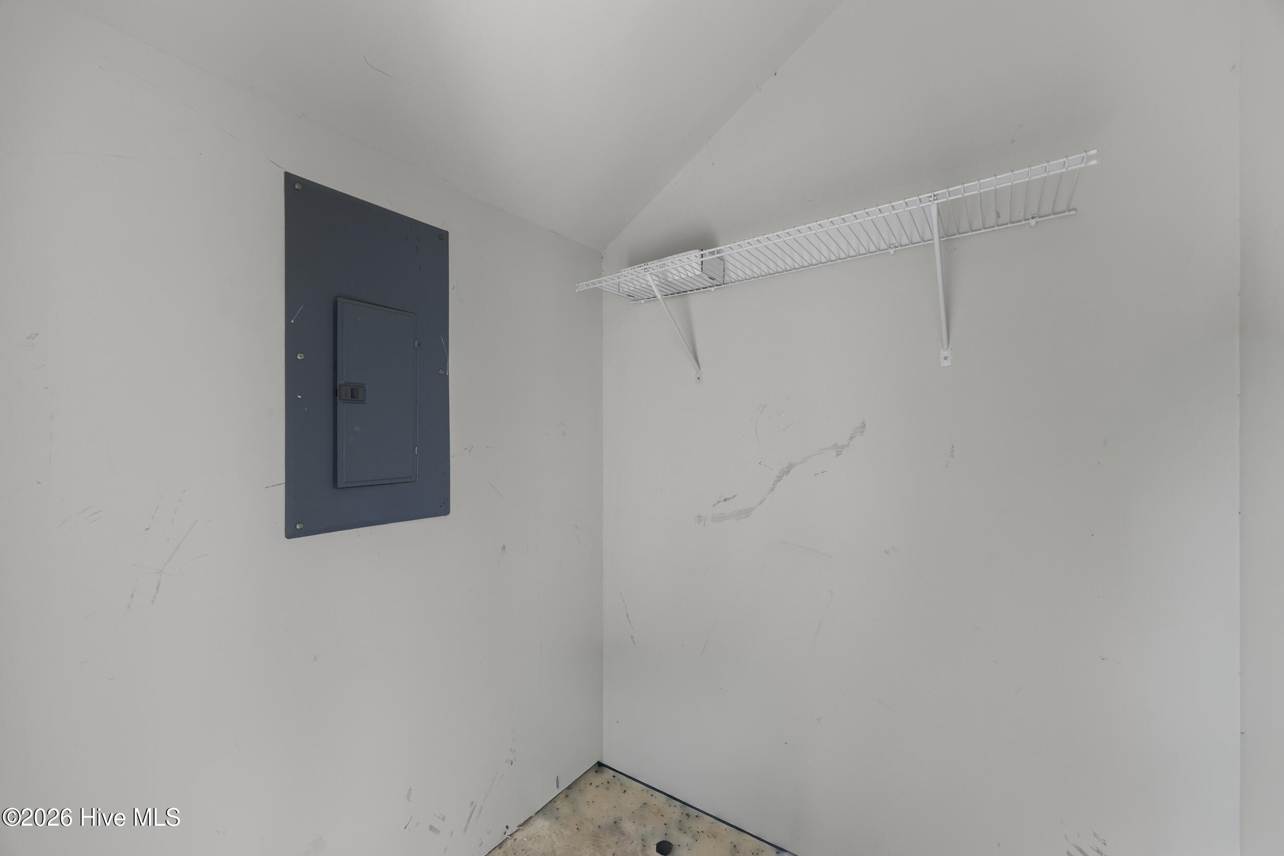 100570067 | Photo 24