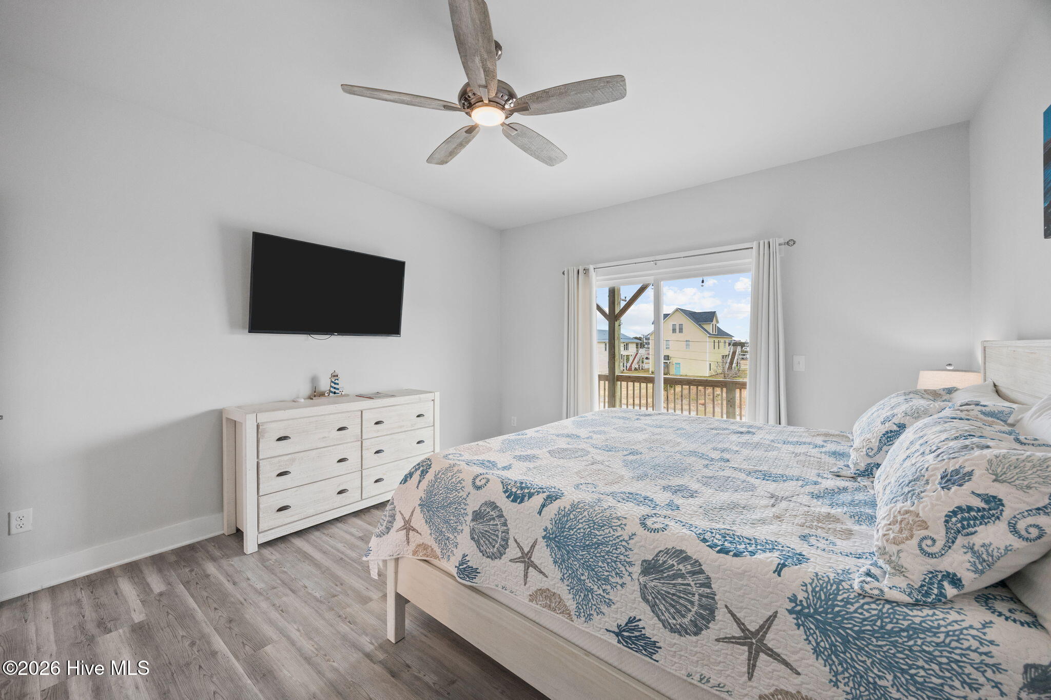 100557334 | Photo 33