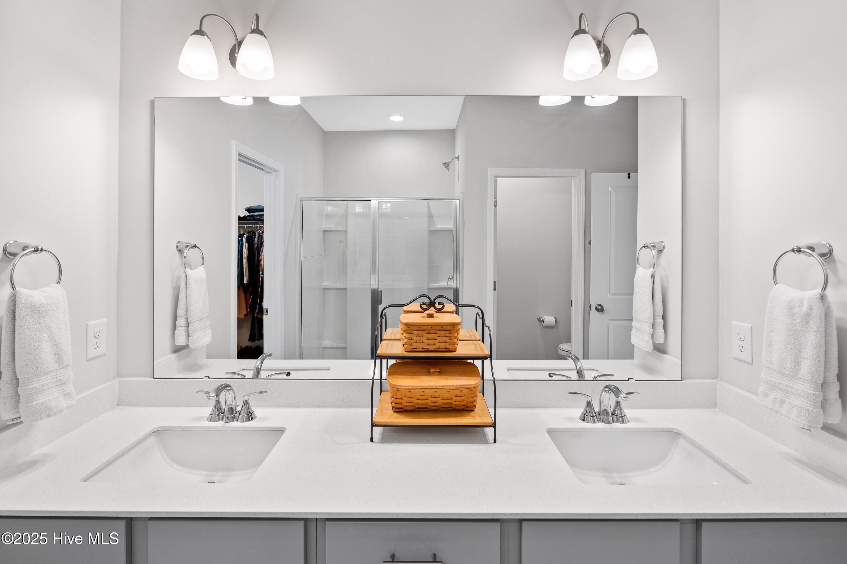 100535535 | Photo 24