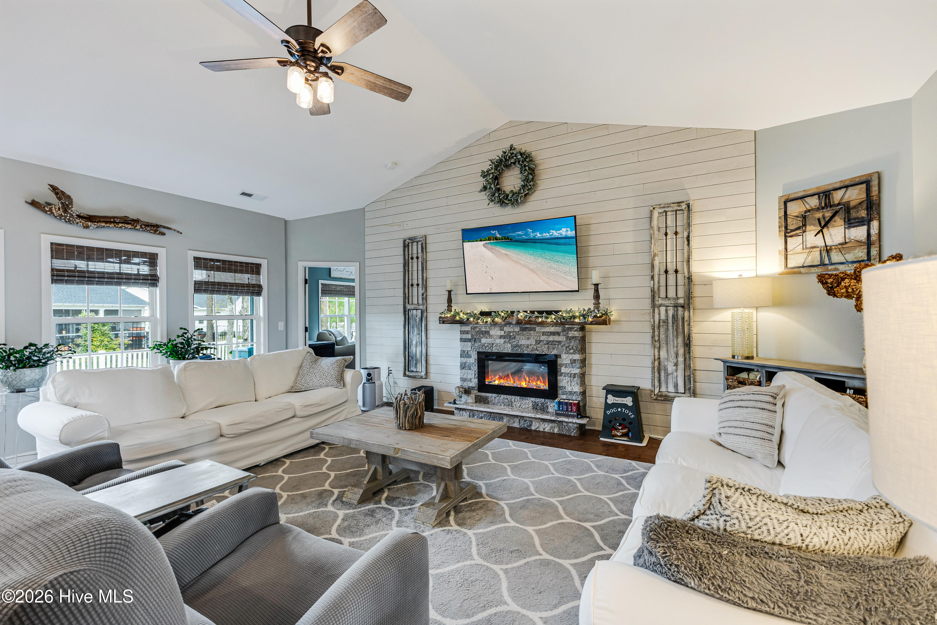 100559447 | Photo 18