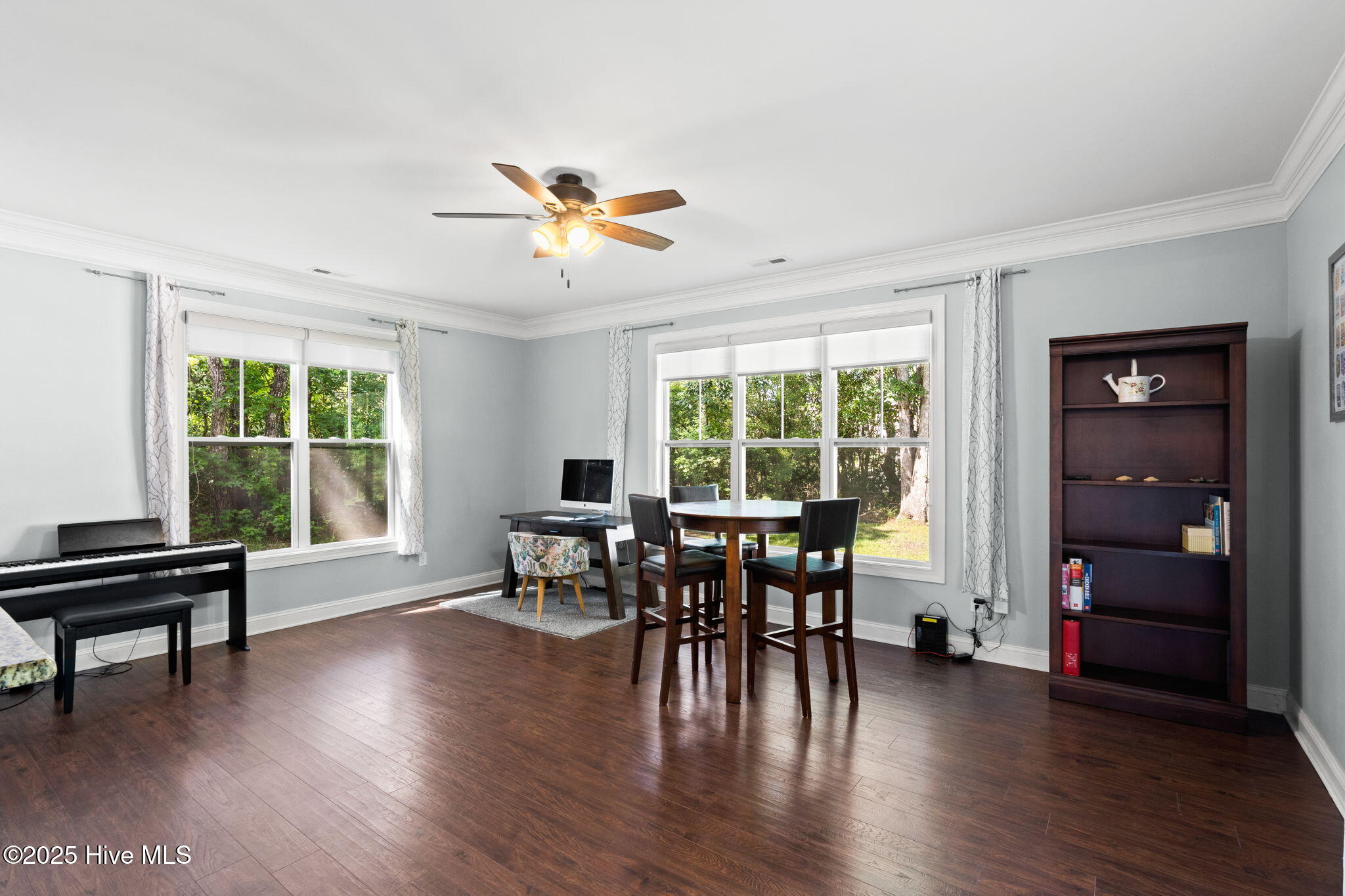 100521115 | Photo 24