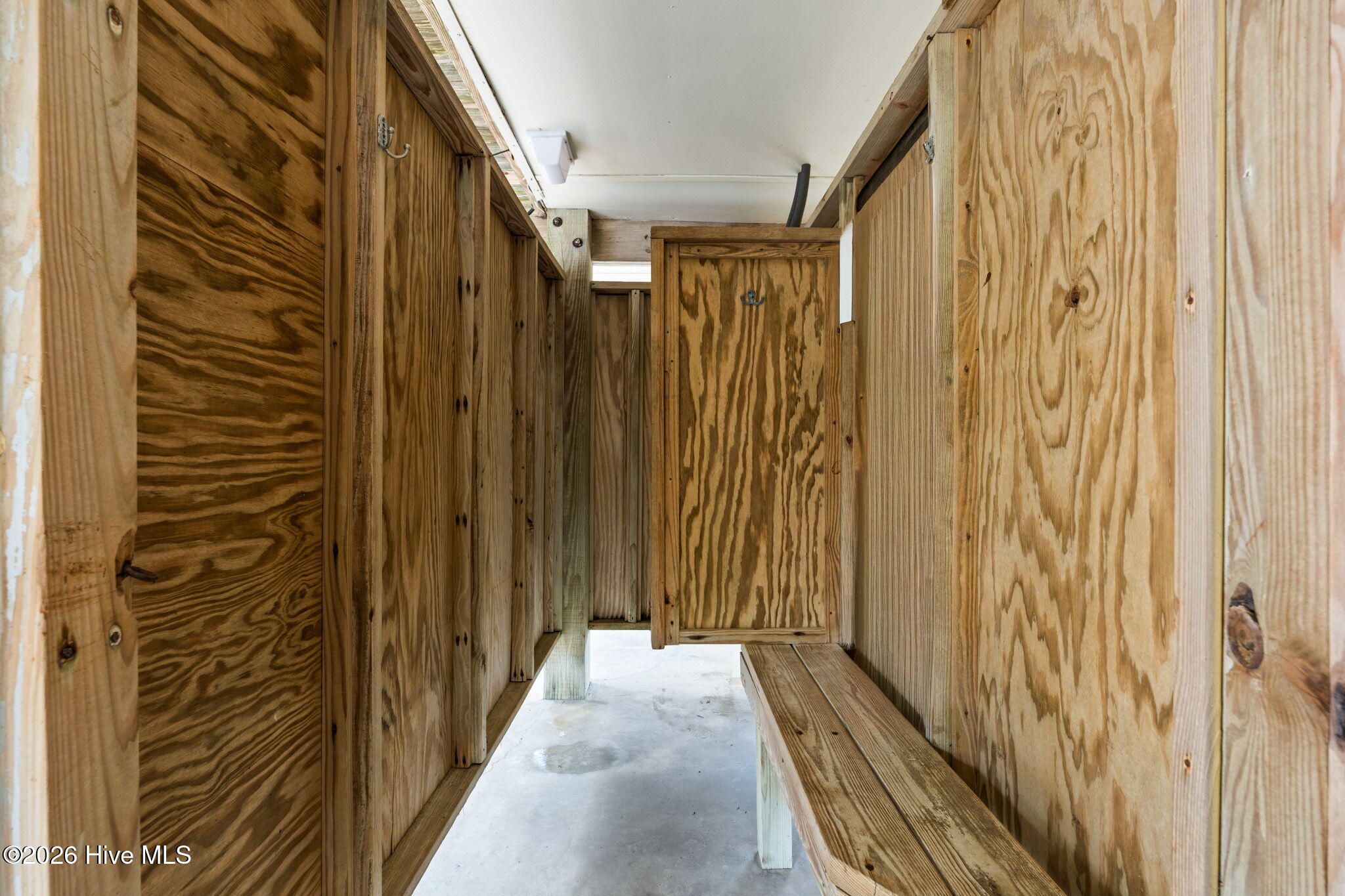 100584472 | Photo 44