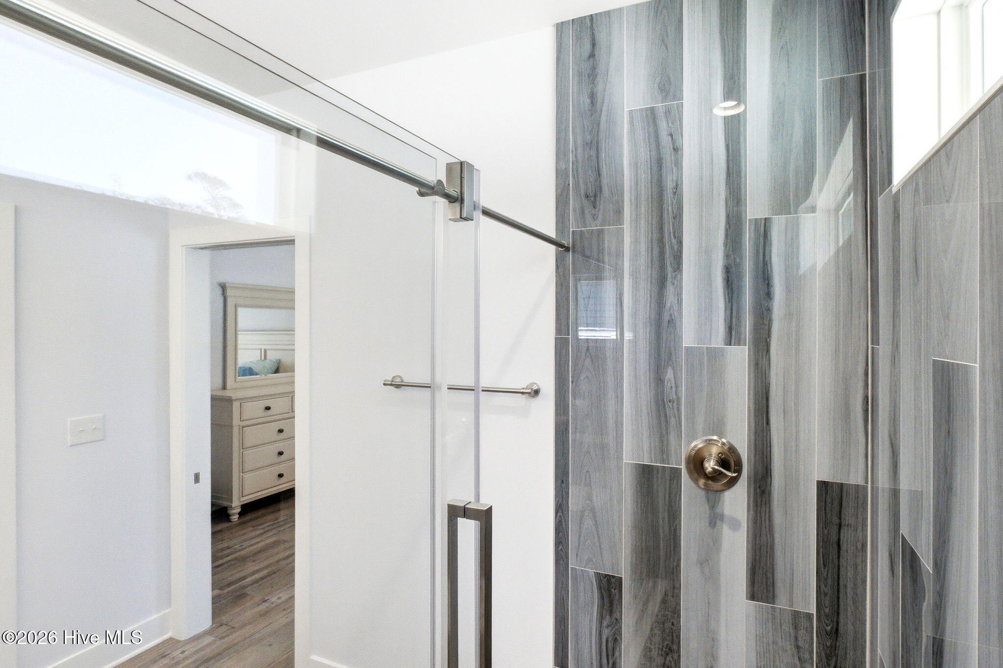 100569272 | Photo 27