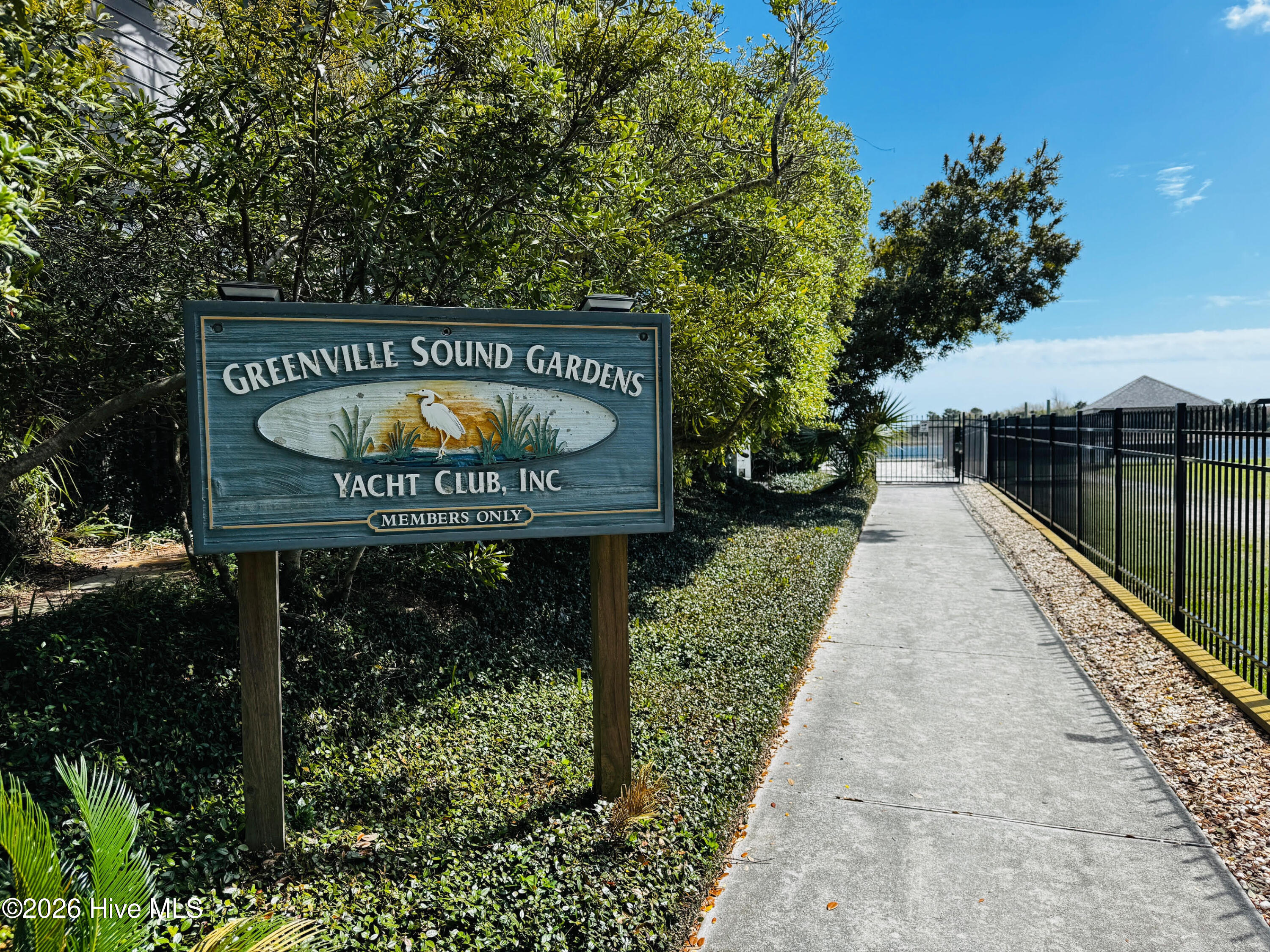 100559715 | Photo 65