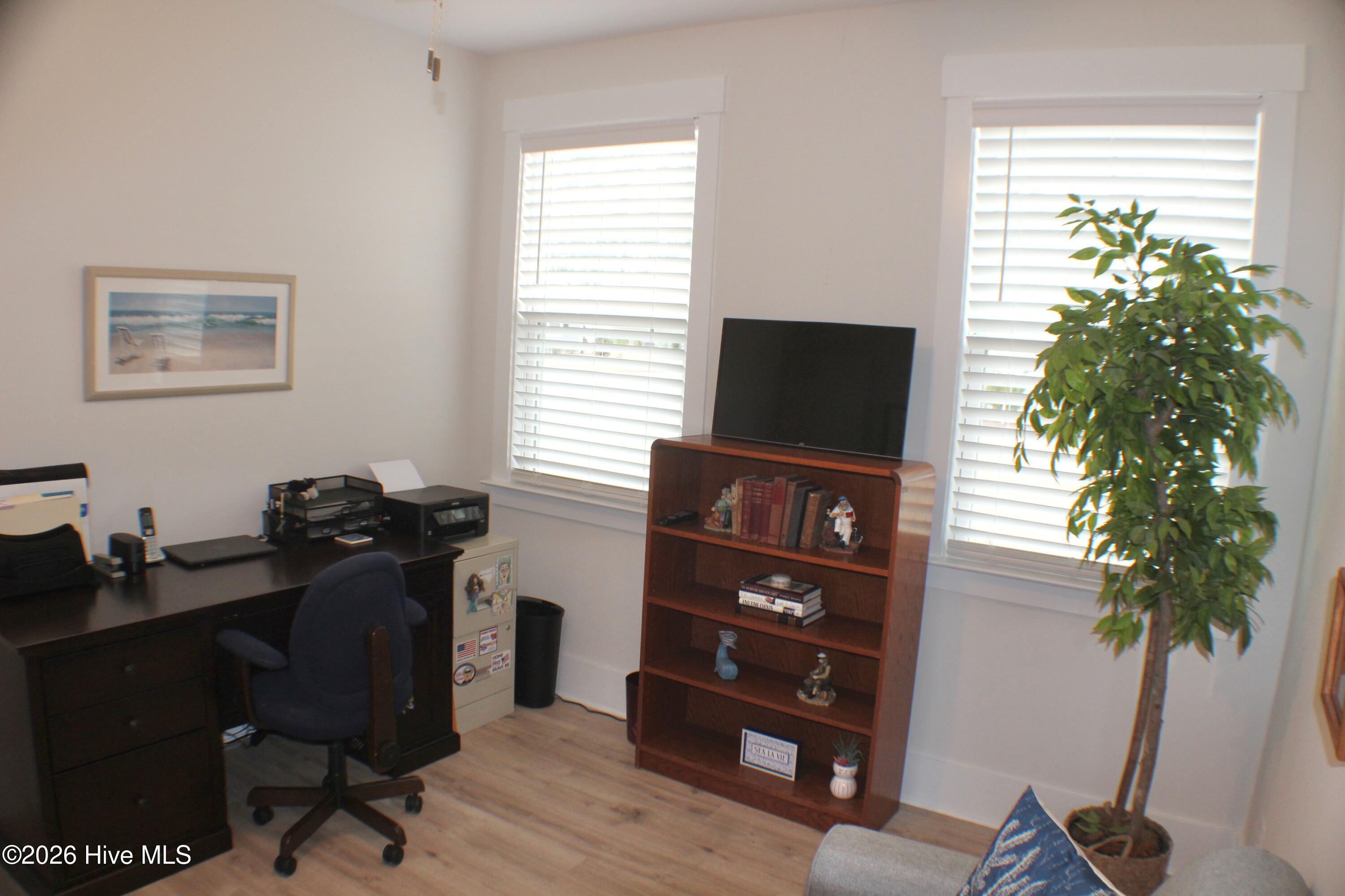 100557593 | Photo 23