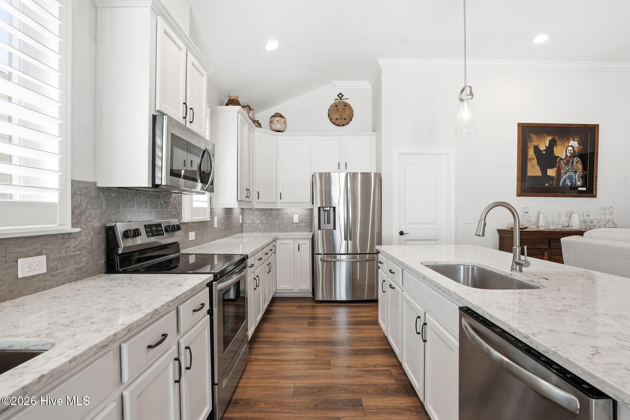 100559439 | Photo 37