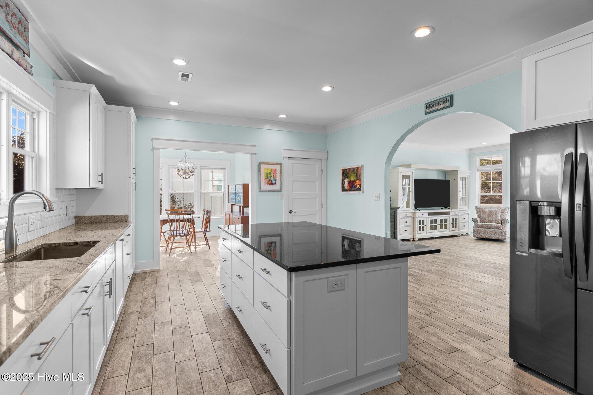 100516737 | Photo 25