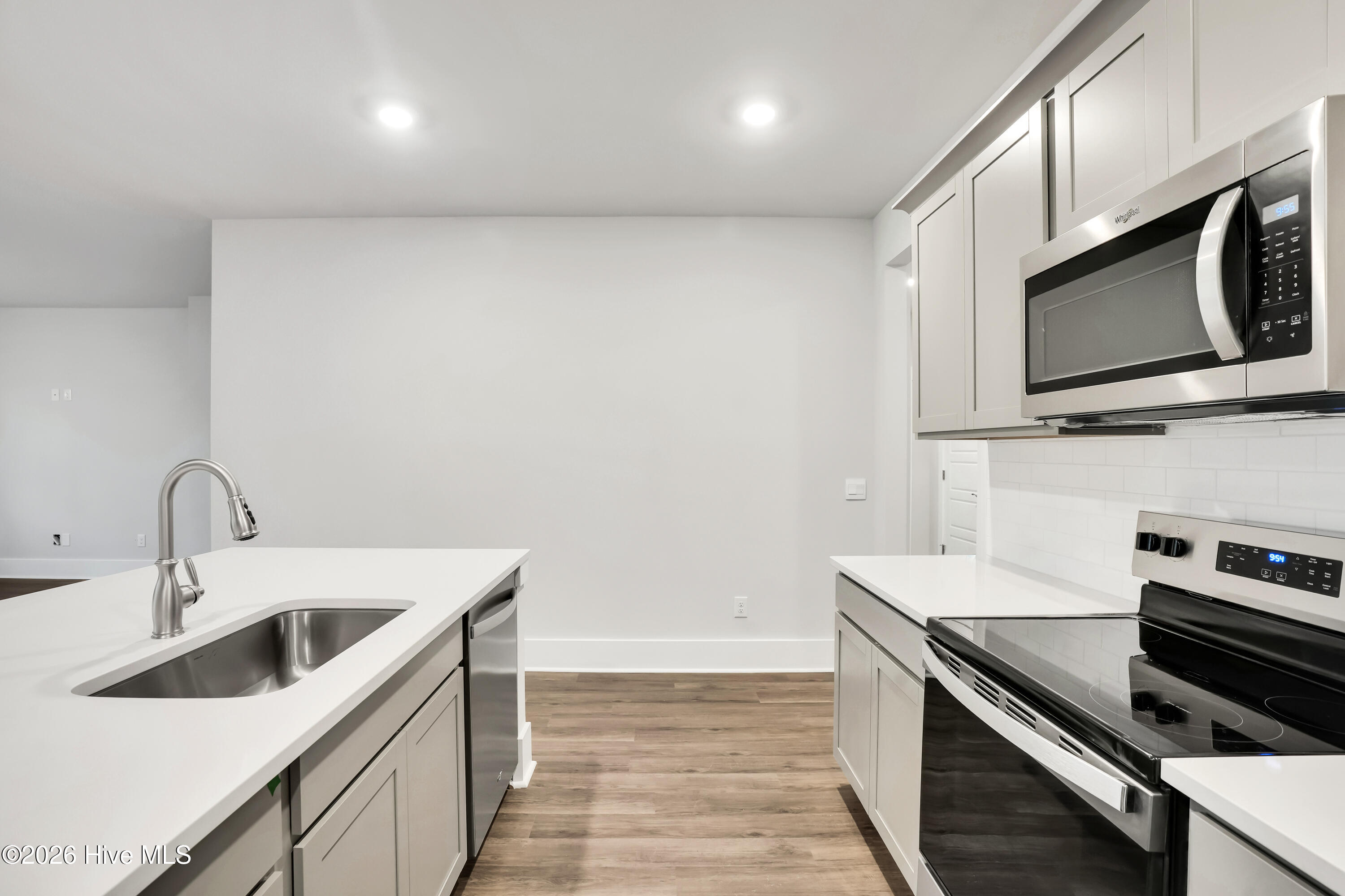 100545378 | Photo 18